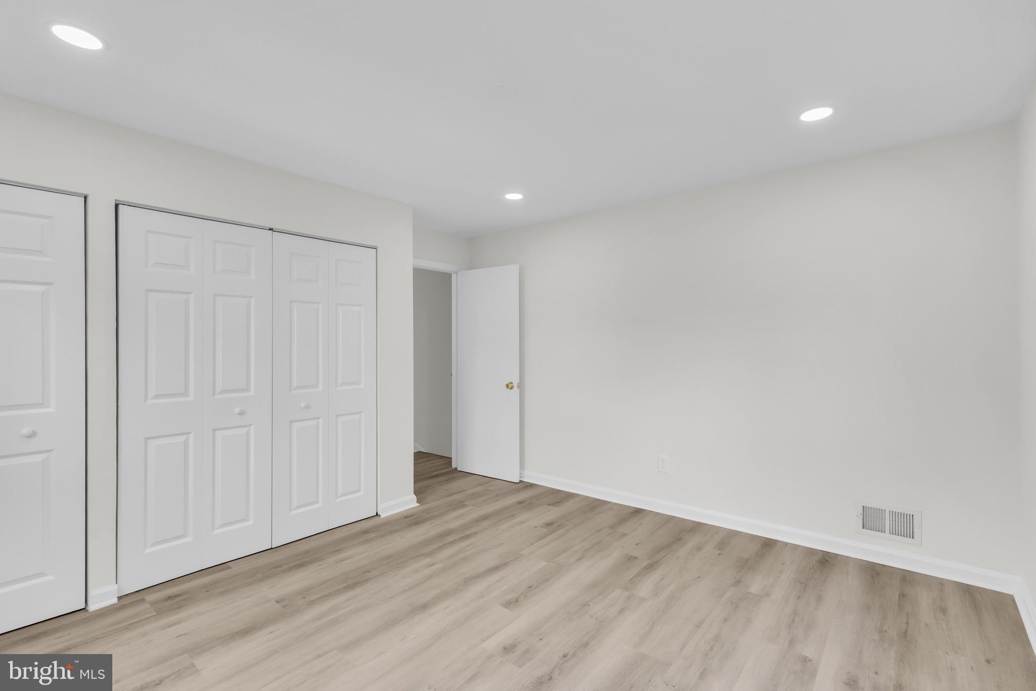LYNBROOK - Residential