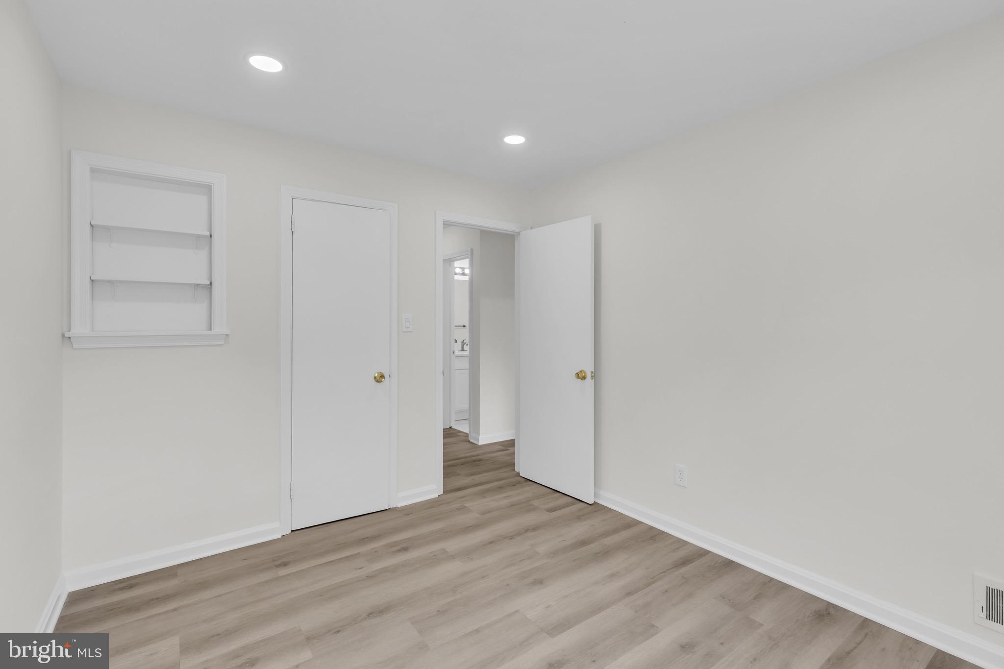 LYNBROOK - Residential
