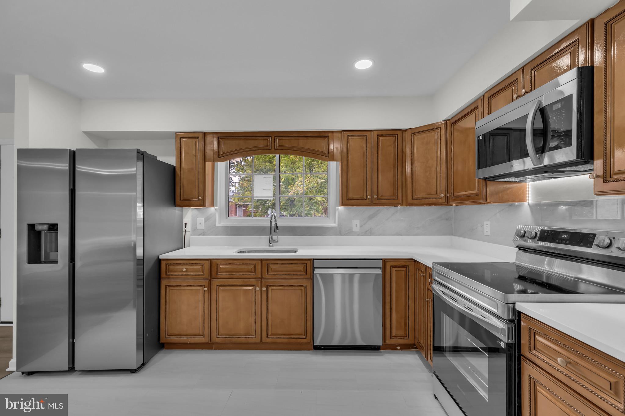 LYNBROOK - Residential