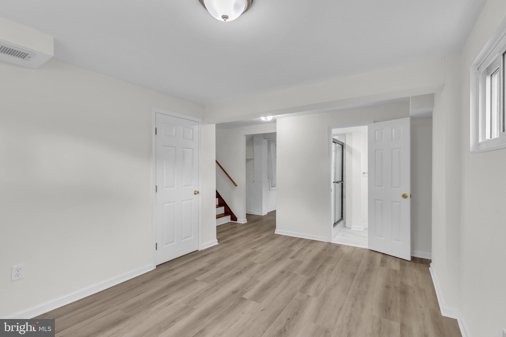 LYNBROOK - Residential