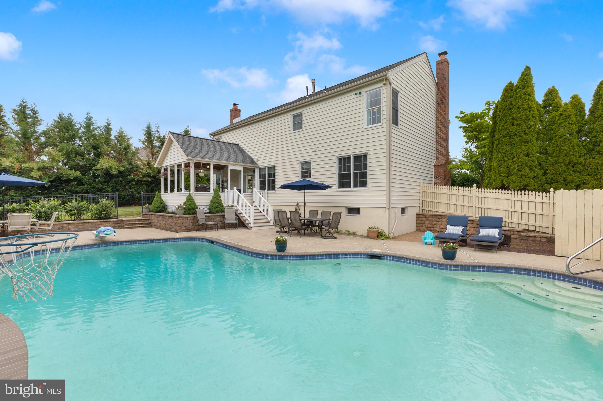 LAUREL OAKS - Residential