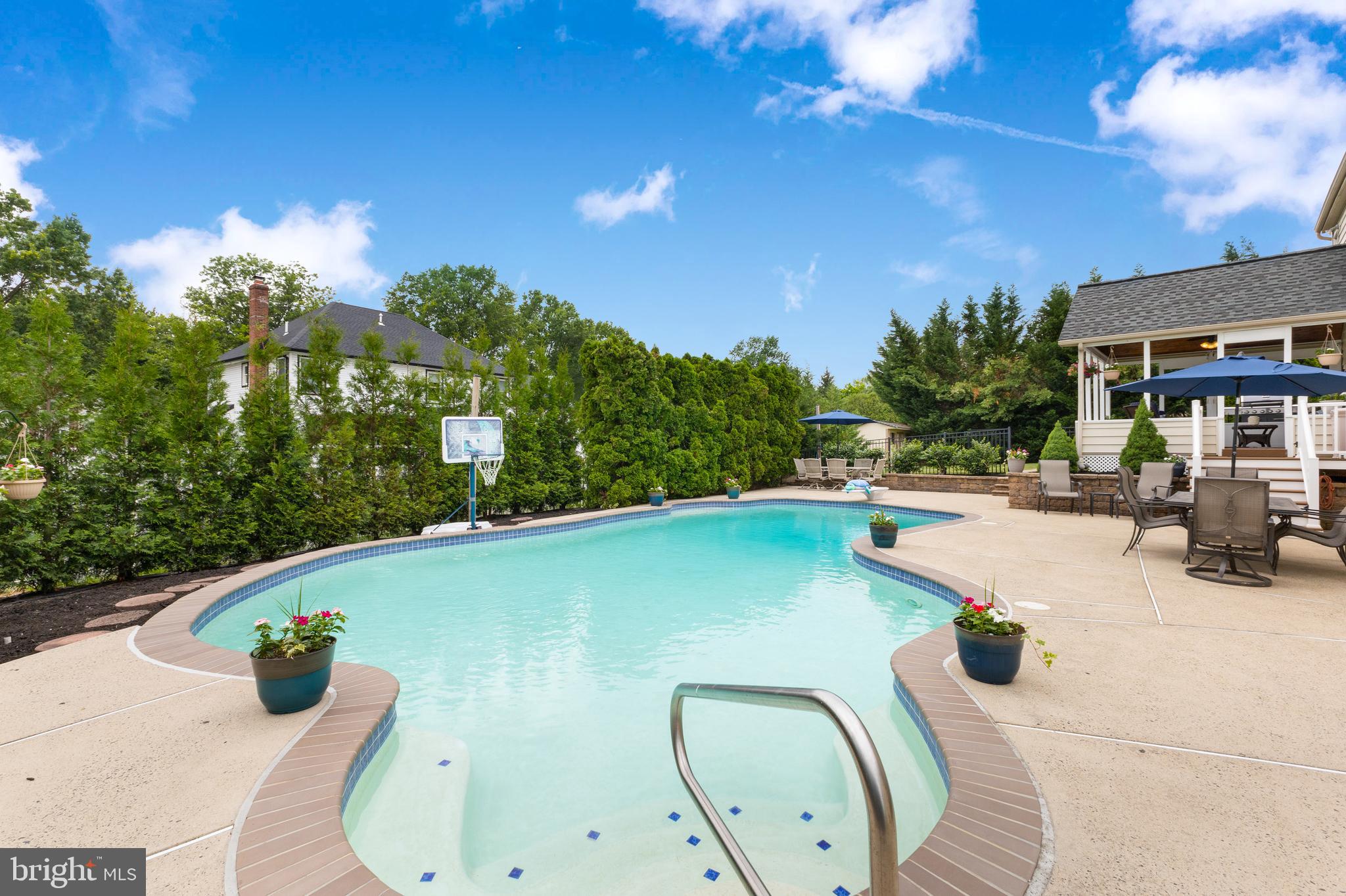 LAUREL OAKS - Residential