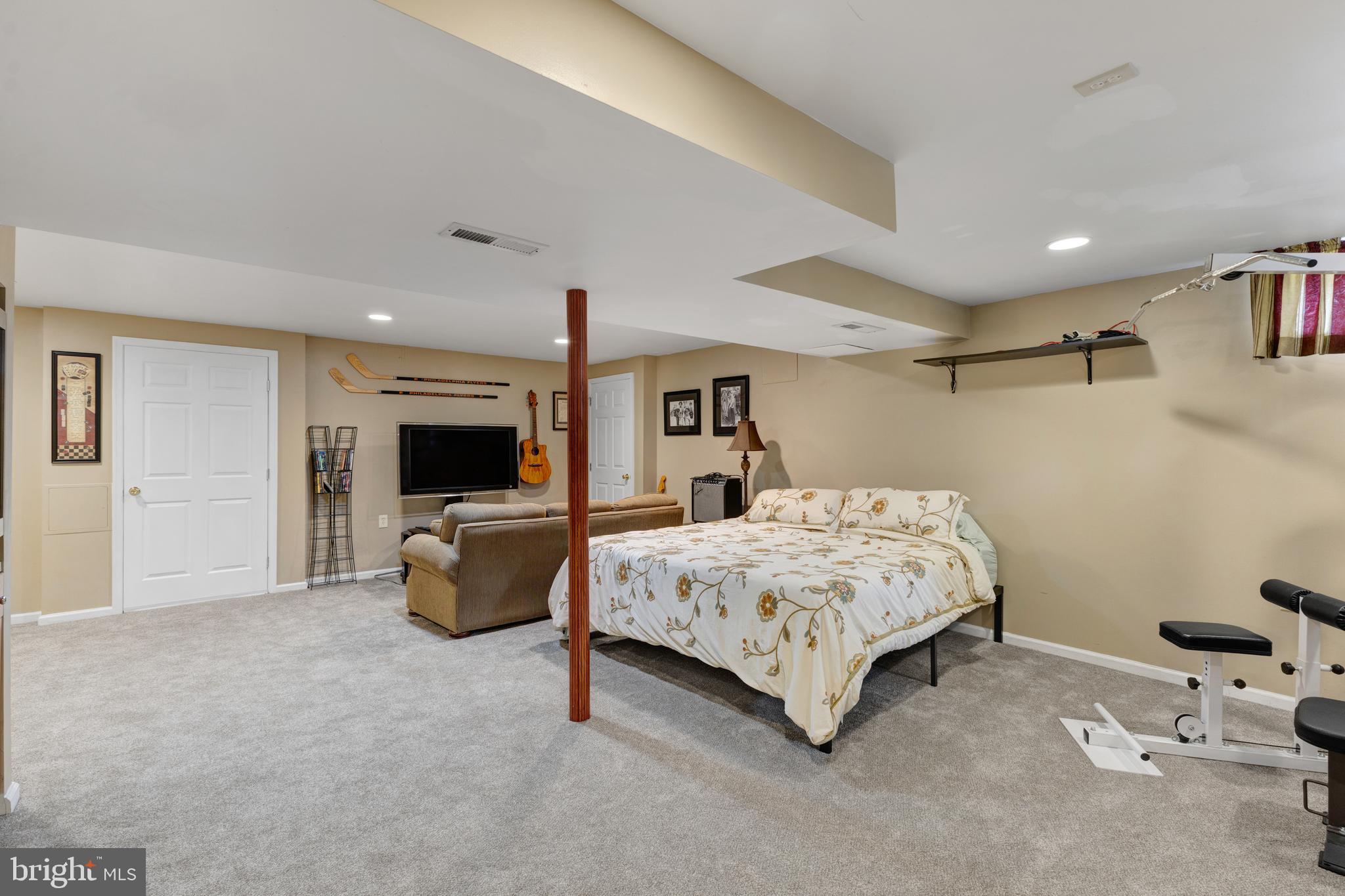 LAUREL OAKS - Residential