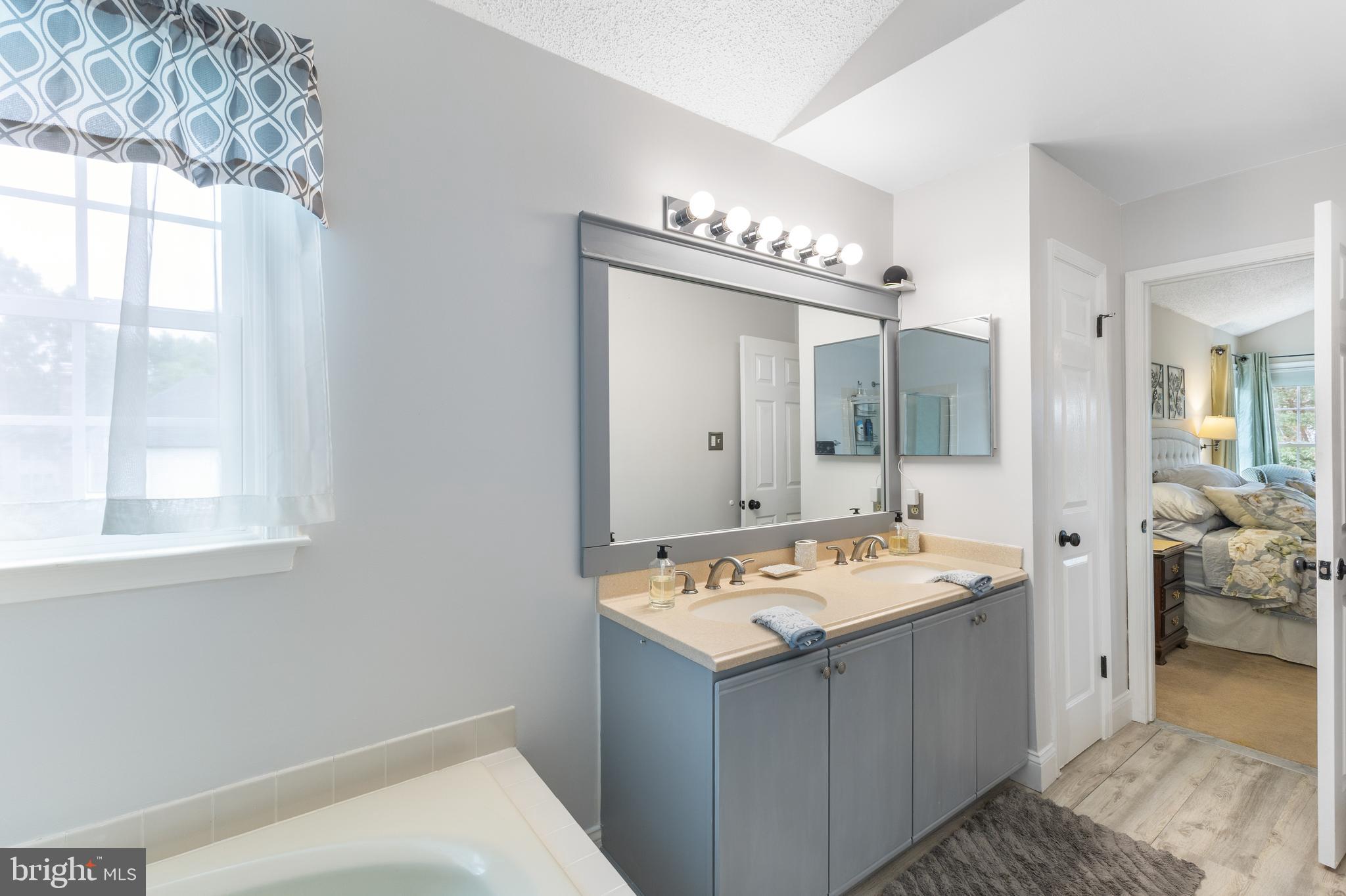 LAUREL OAKS - Residential