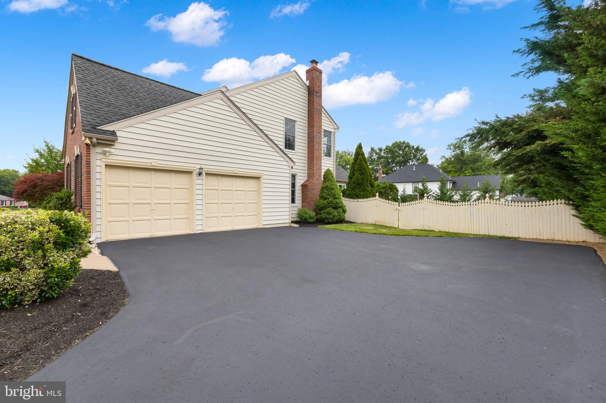 LAUREL OAKS - Residential