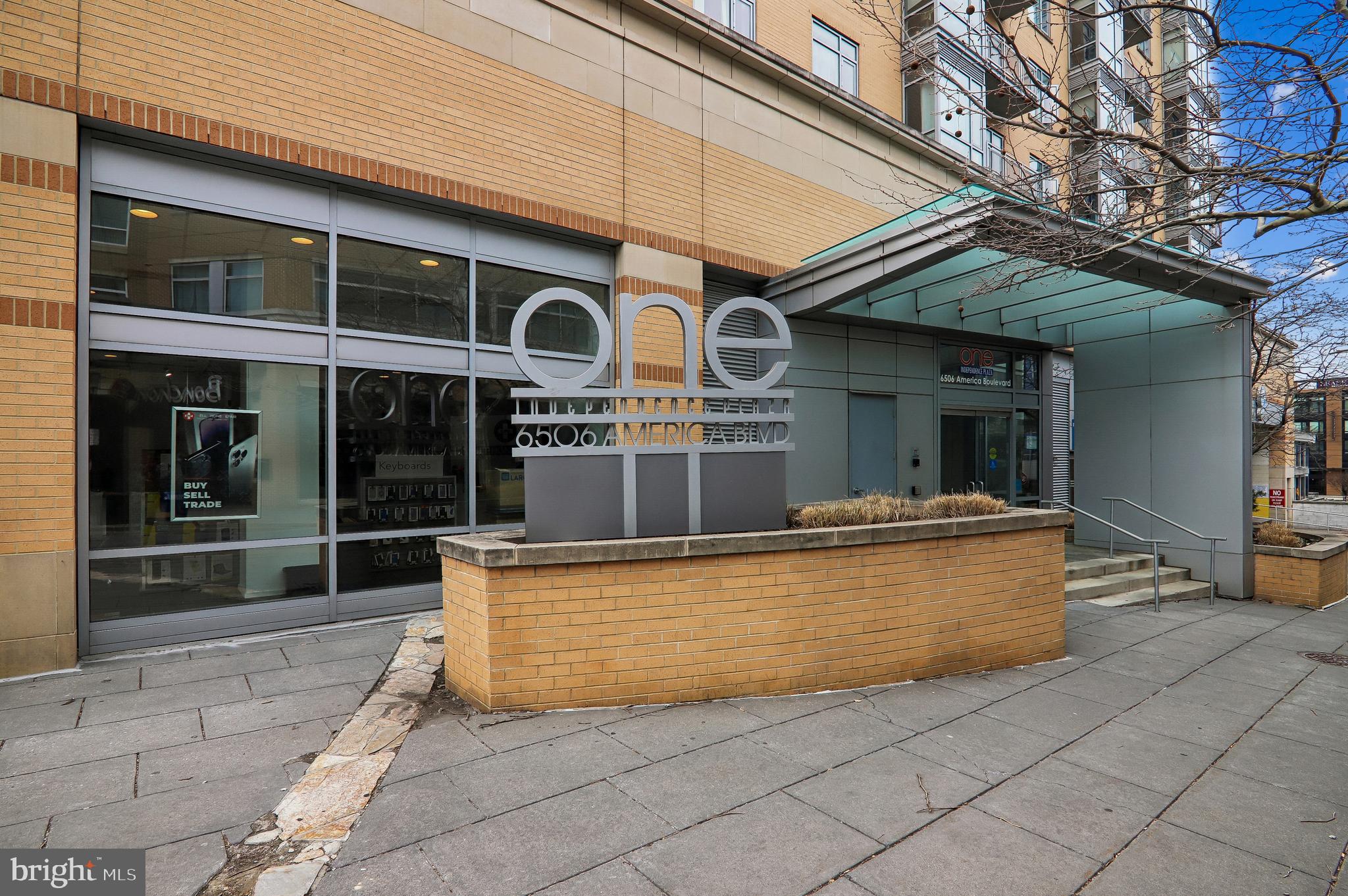 ONE INDEPENDENCE PLAZA A - Residential