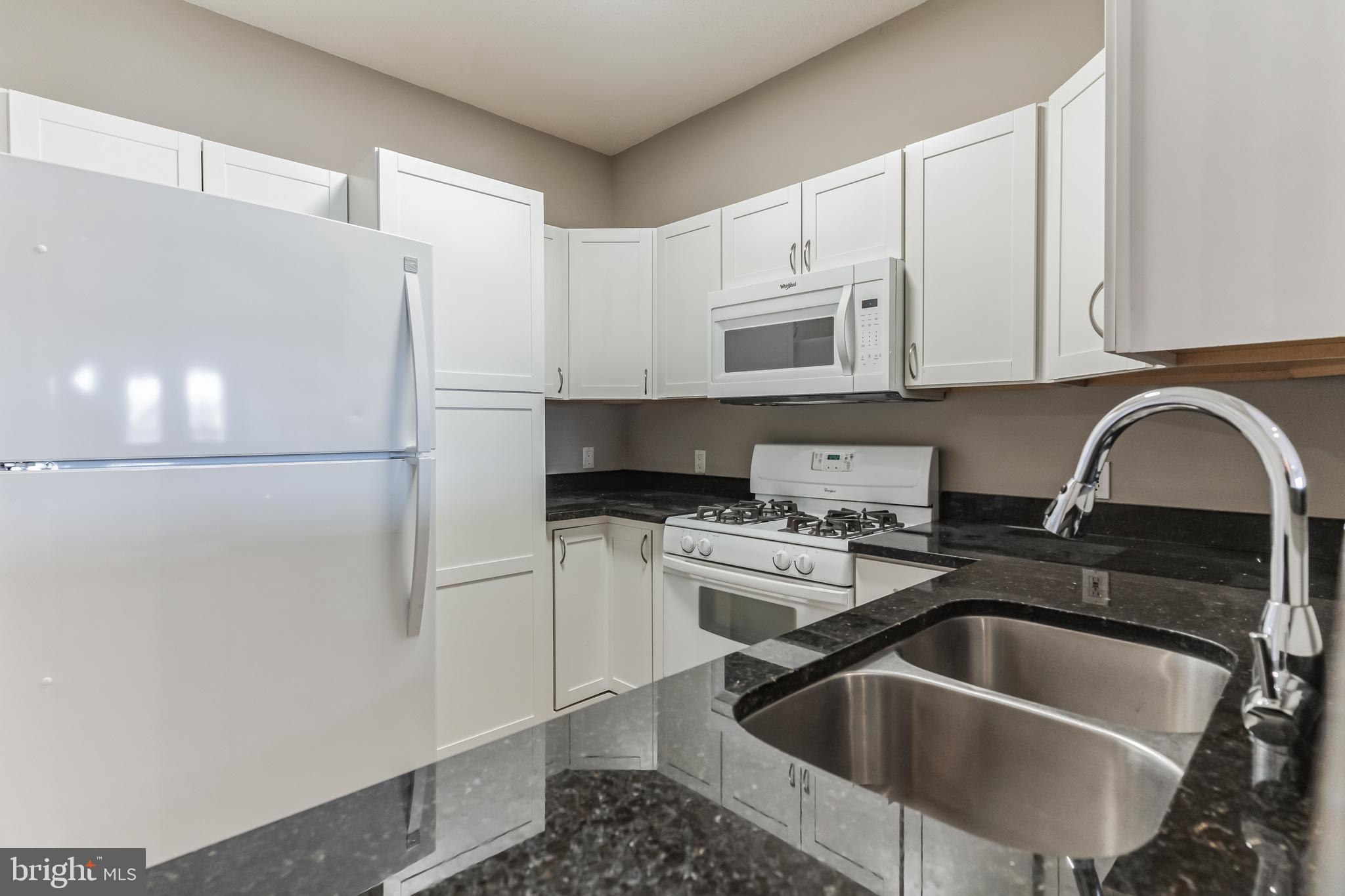 EDGEWATER AT TOWN CENTER - Residential