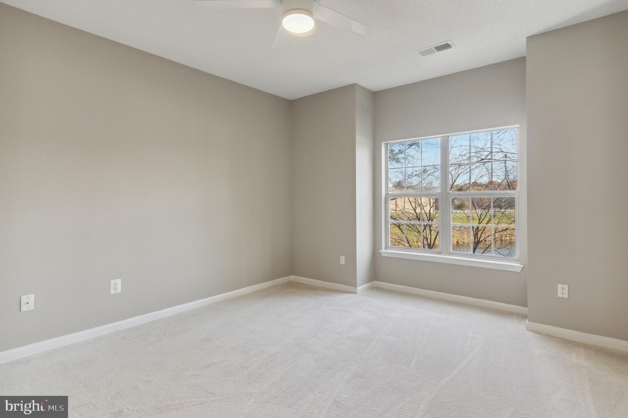 EDGEWATER AT TOWN CENTER - Residential