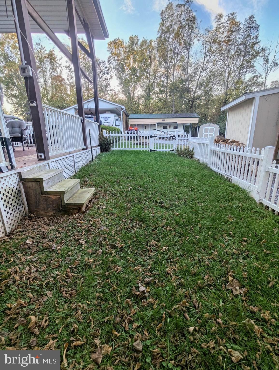 RIVER BEND - Land