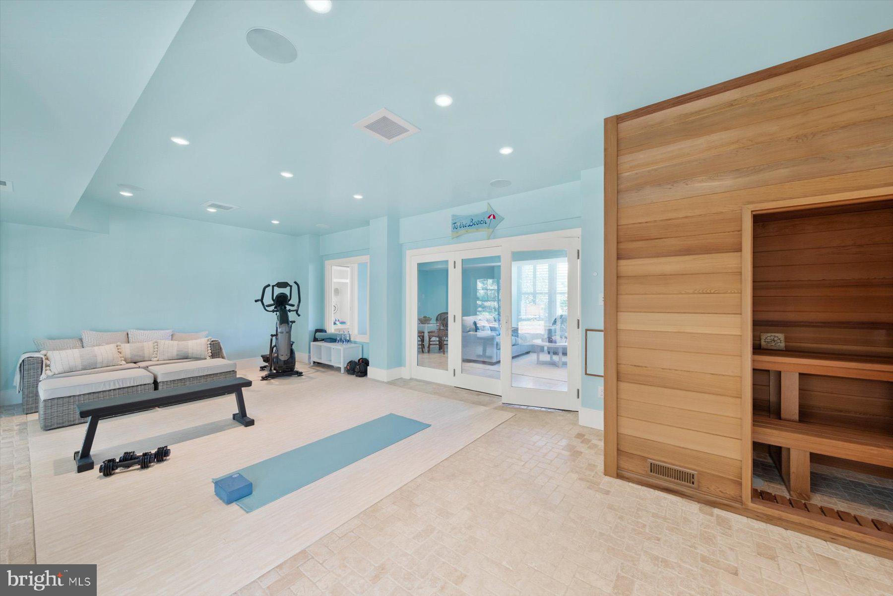 OCEAN BREEZES - Residential