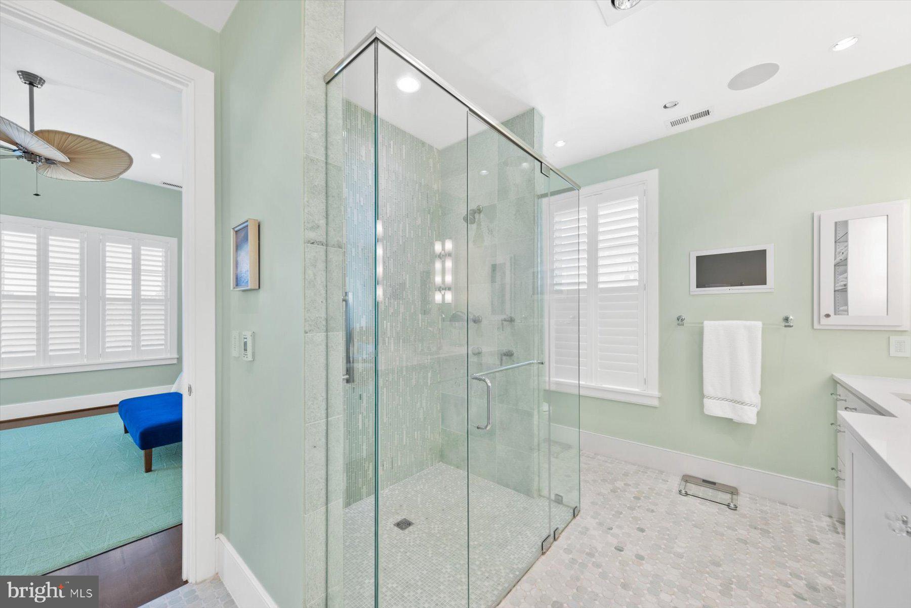 OCEAN BREEZES - Residential