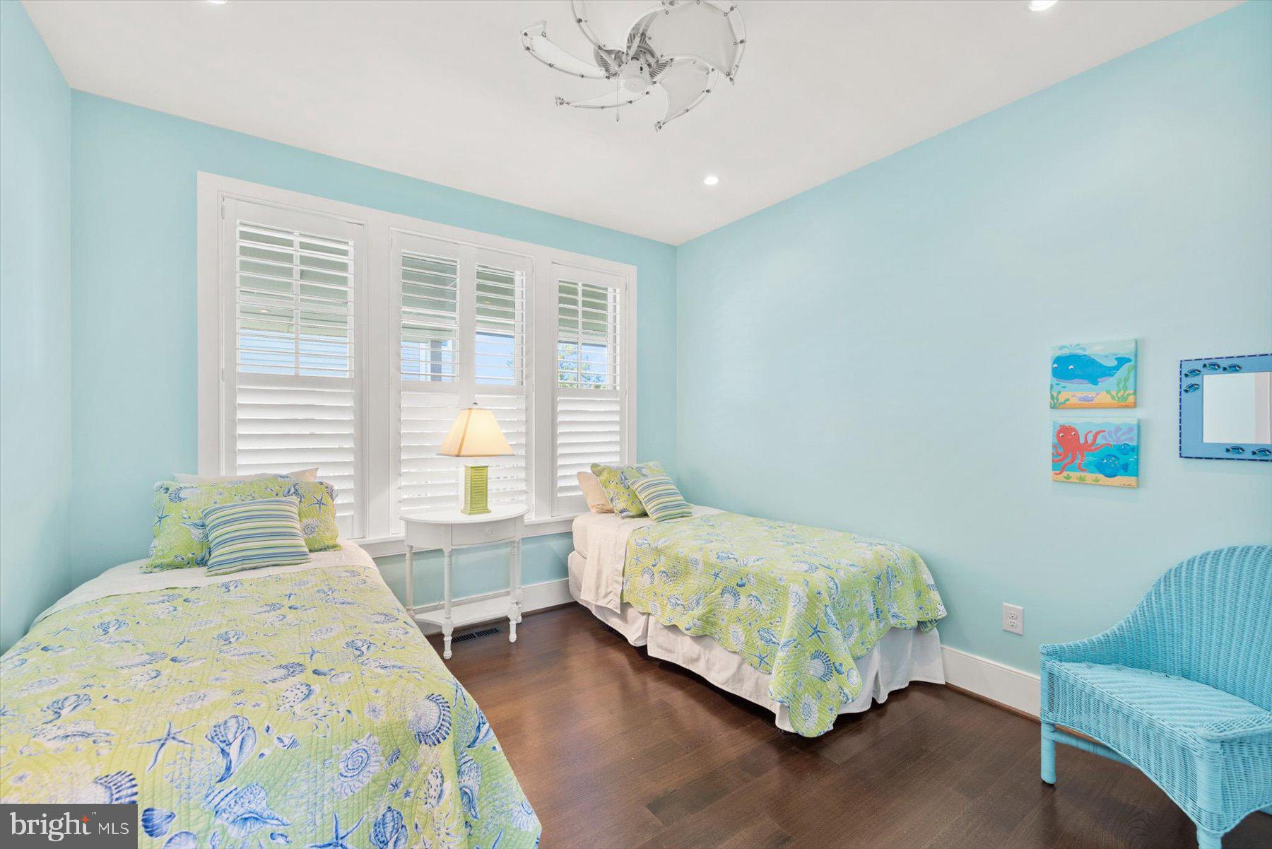 OCEAN BREEZES - Residential