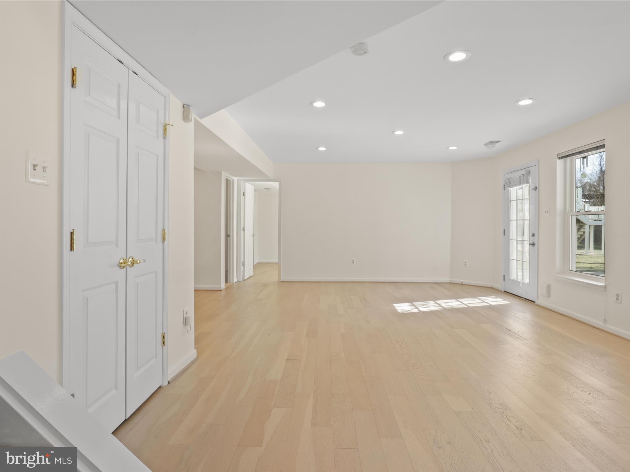 WILLOWS OF POTOMAC - Residential