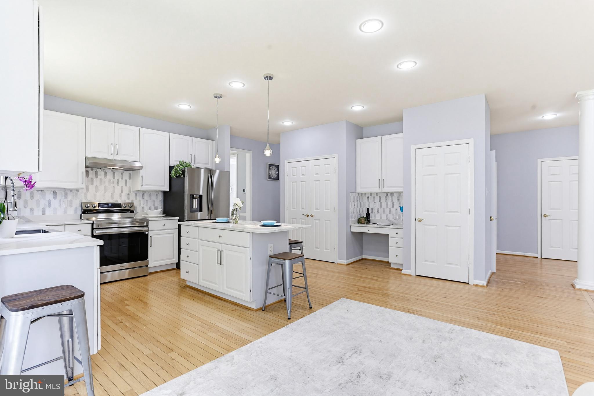 RIVER HILL - Residential