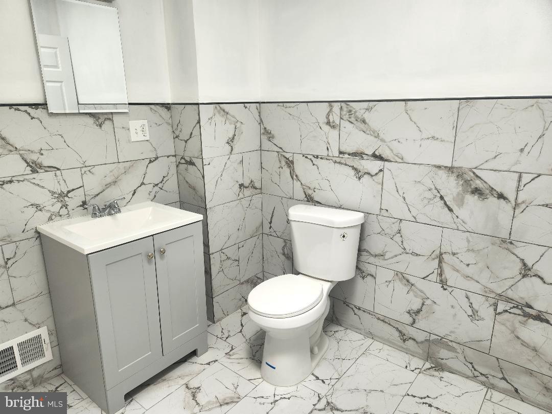 WEST OAK LANE - Residential
