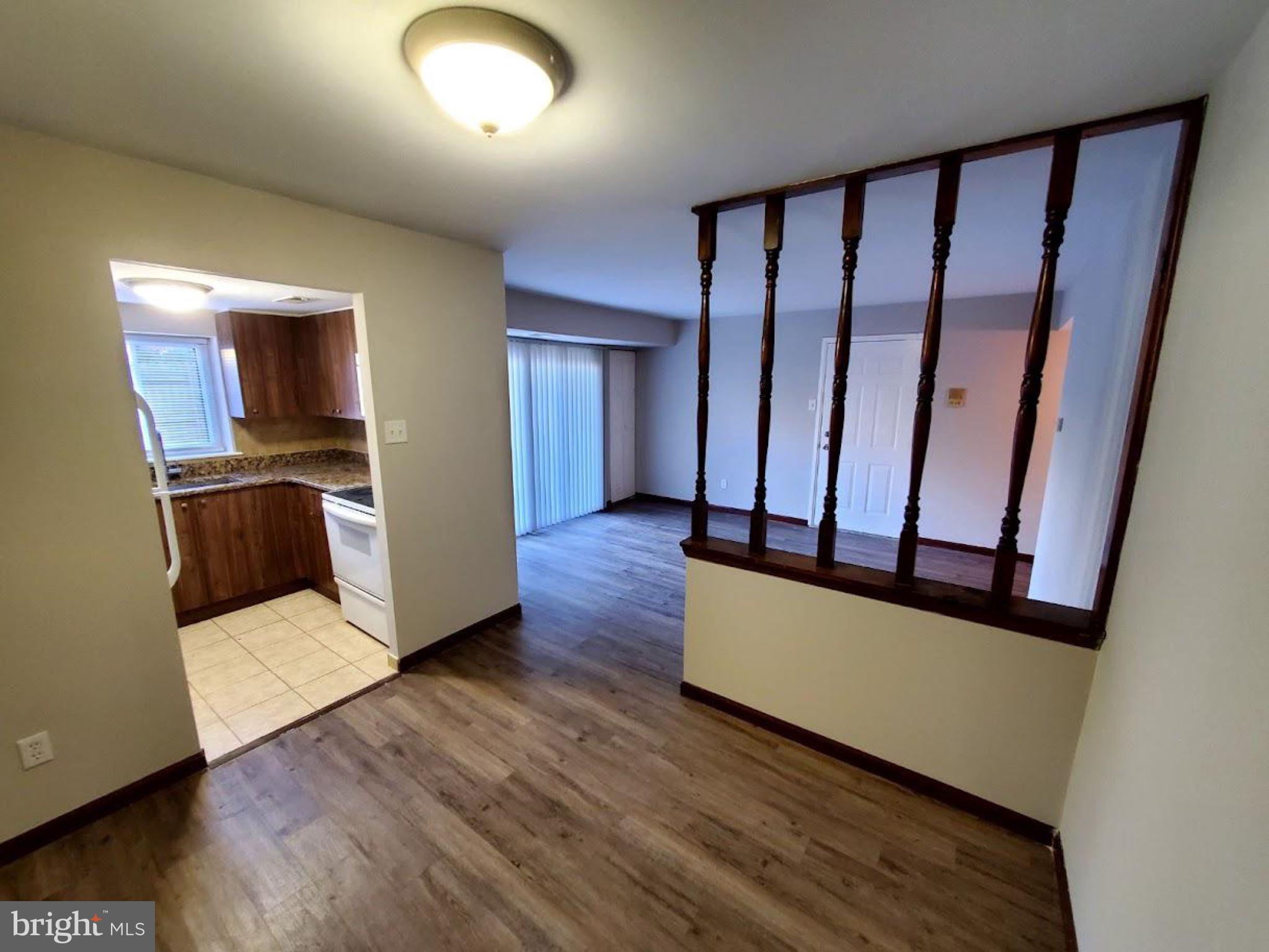 BENTLEY SQUARE - Residential
