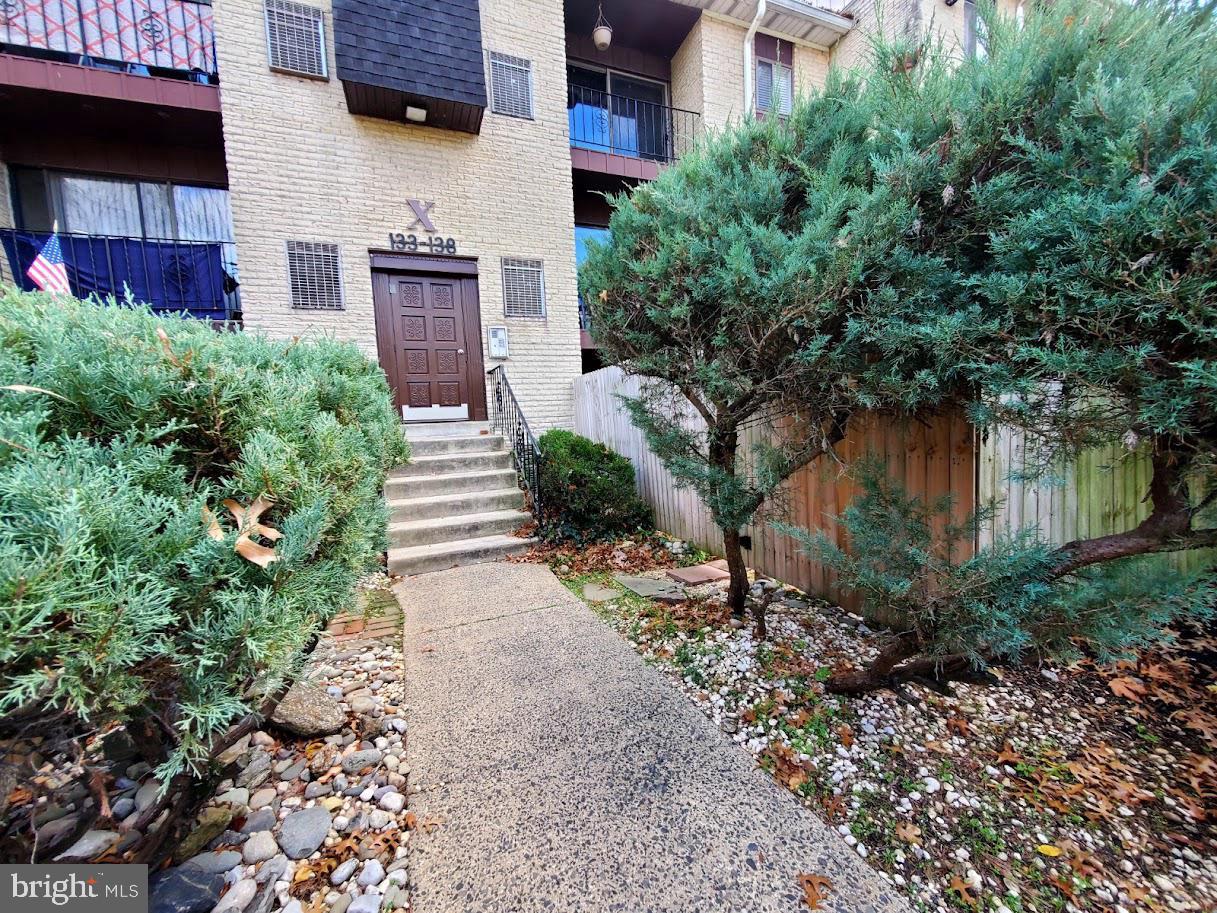 BENTLEY SQUARE - Residential