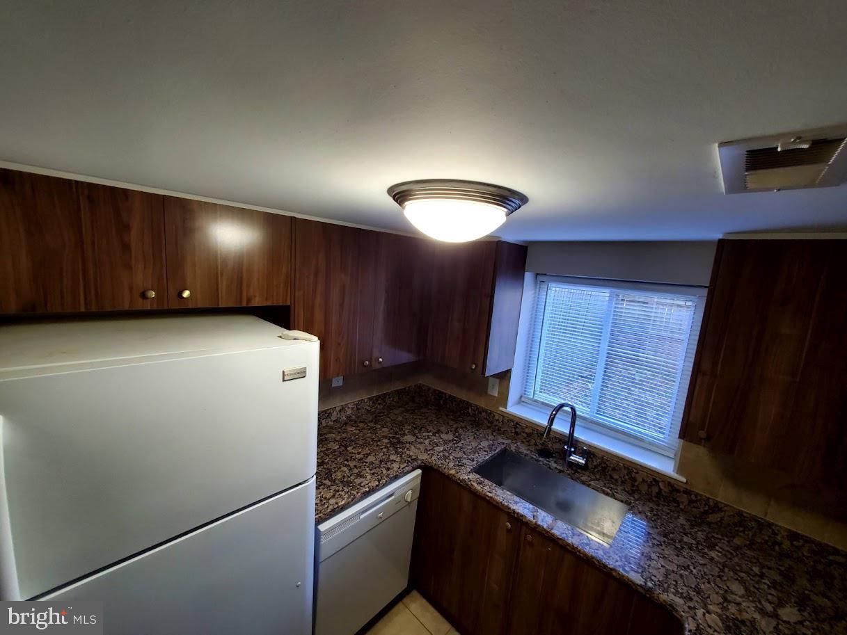 BENTLEY SQUARE - Residential