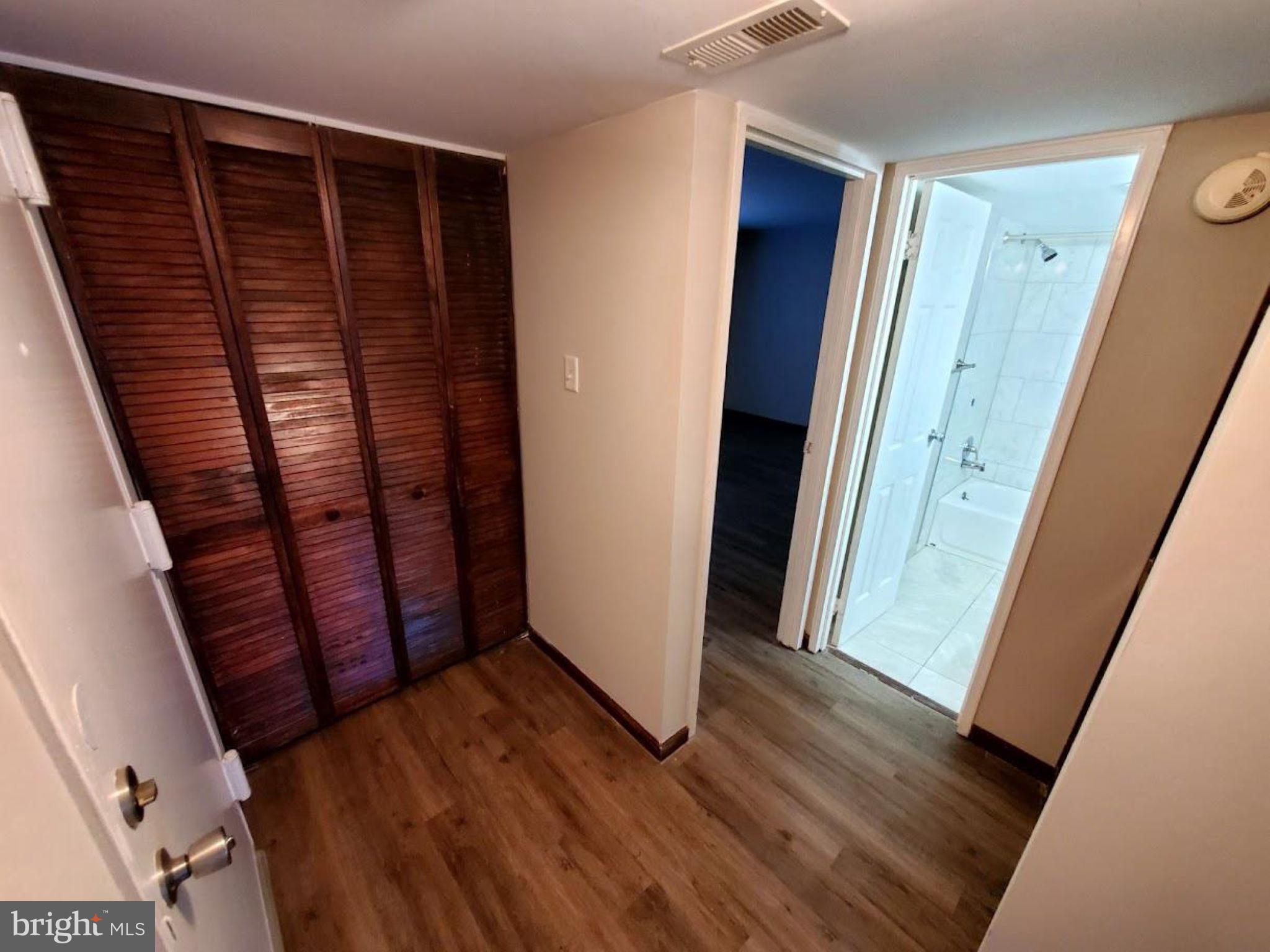 BENTLEY SQUARE - Residential