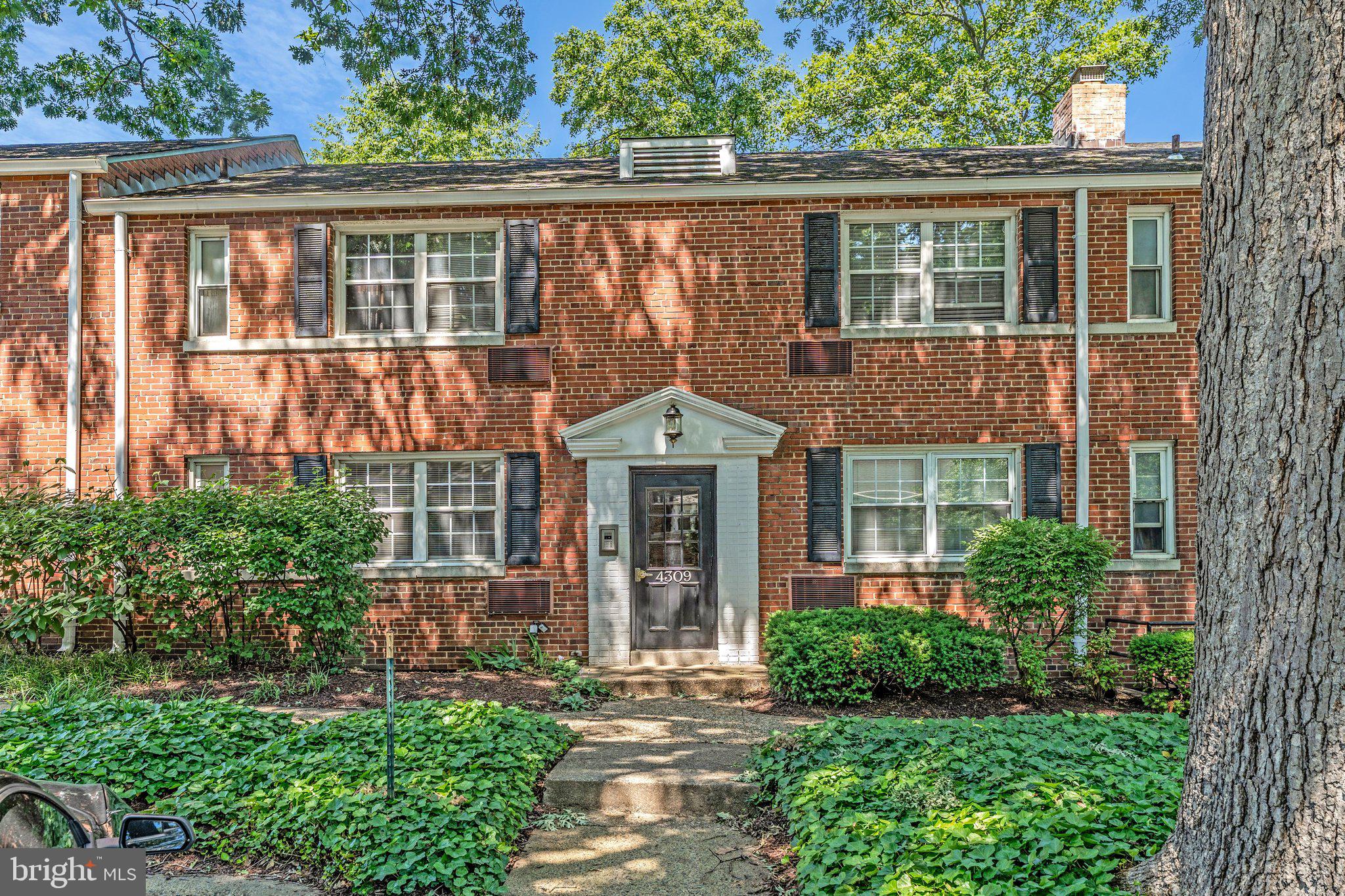 ARLINGTON OAKS - Residential