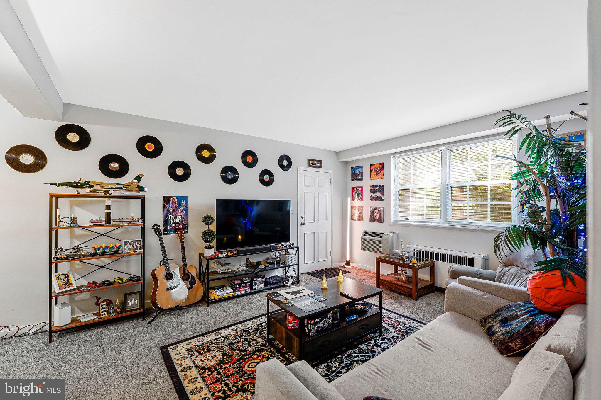ARLINGTON OAKS - Residential