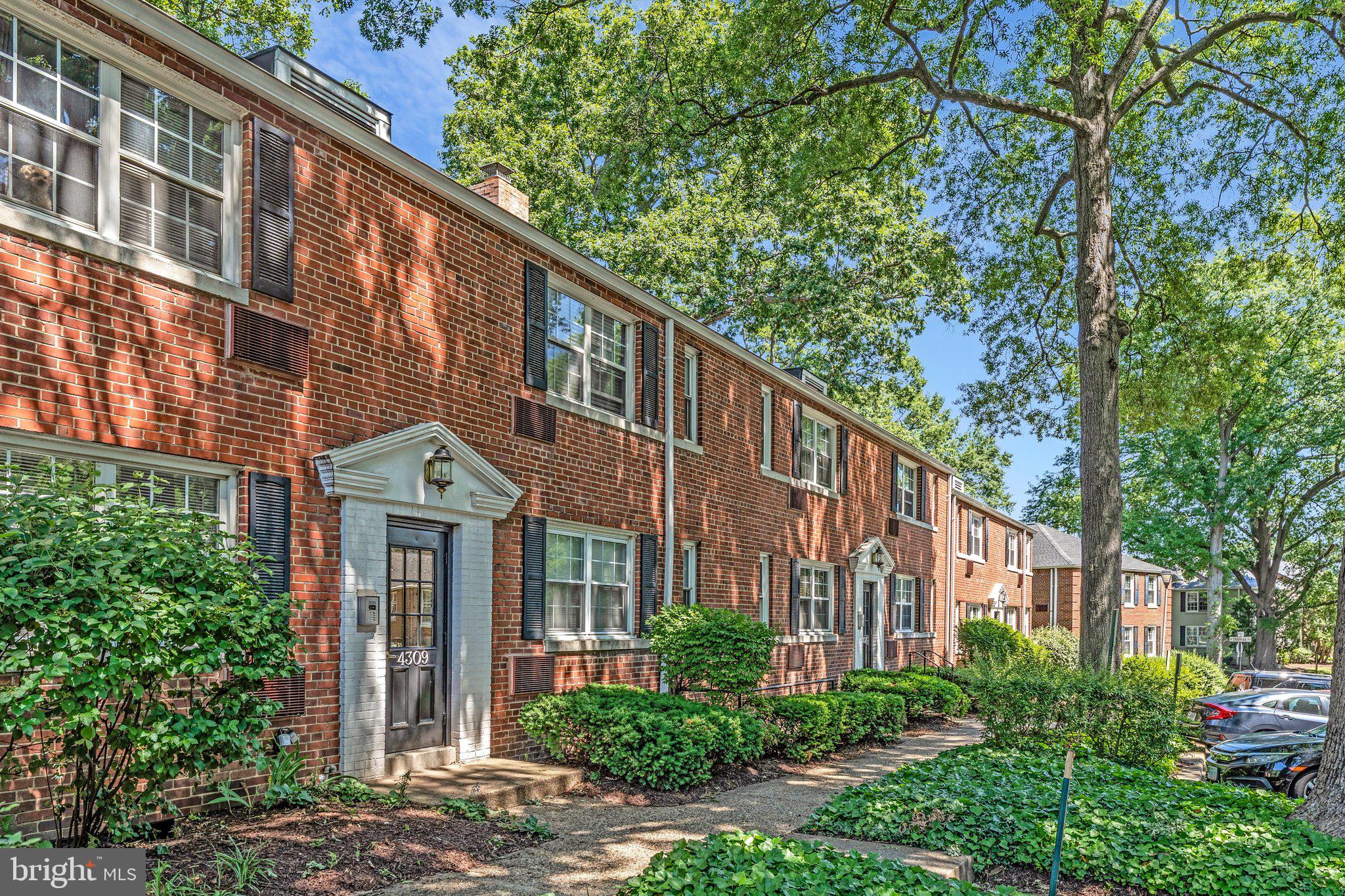 ARLINGTON OAKS - Residential