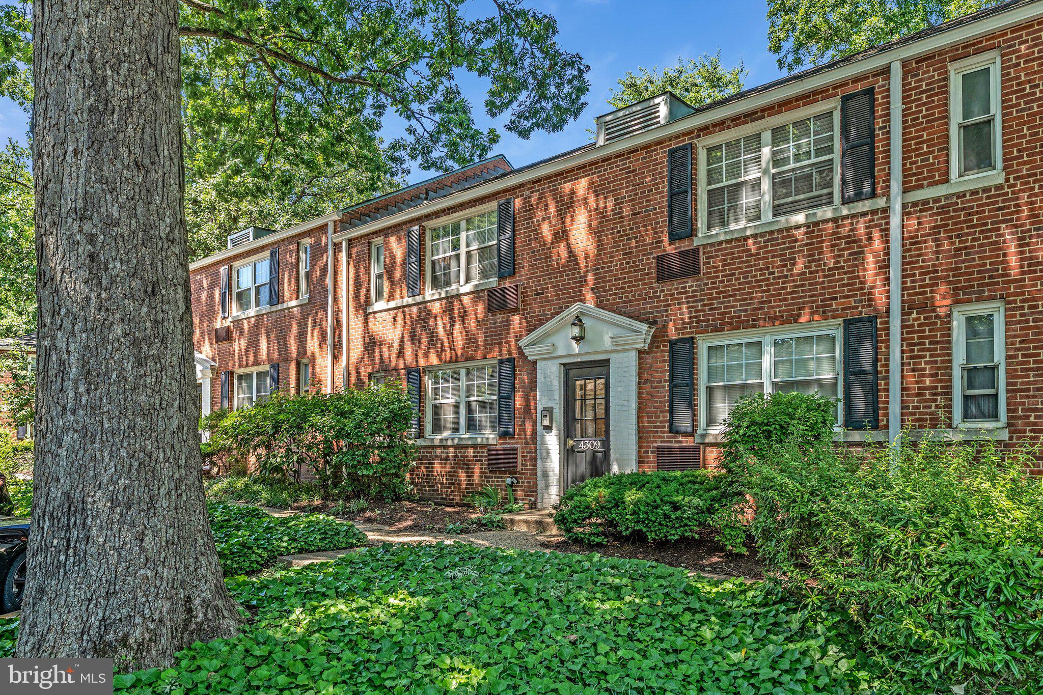 ARLINGTON OAKS - Residential