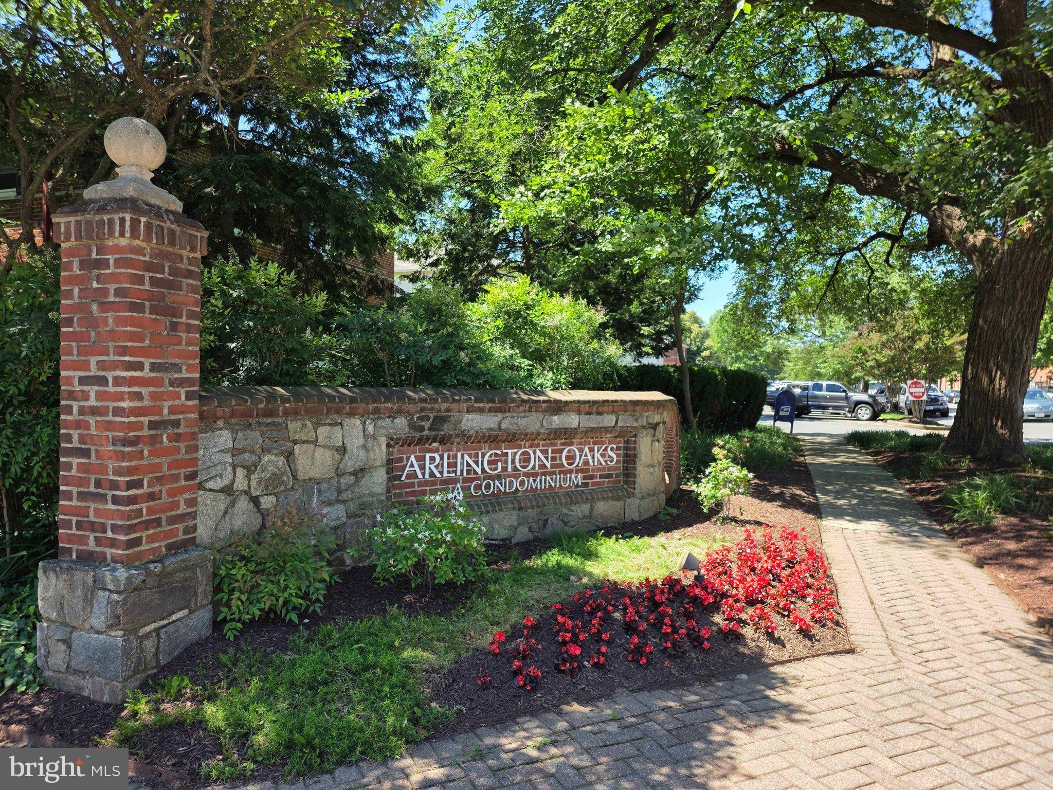 ARLINGTON OAKS - Residential