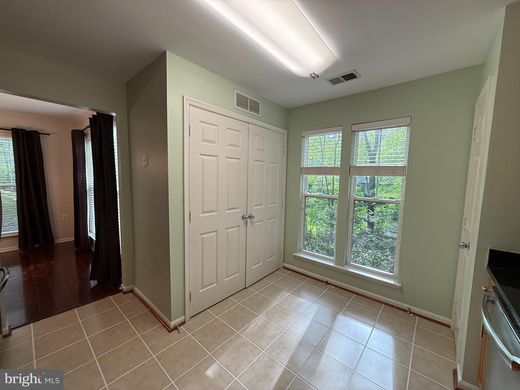 NORTH POINT VILLAS - Residential Lease
