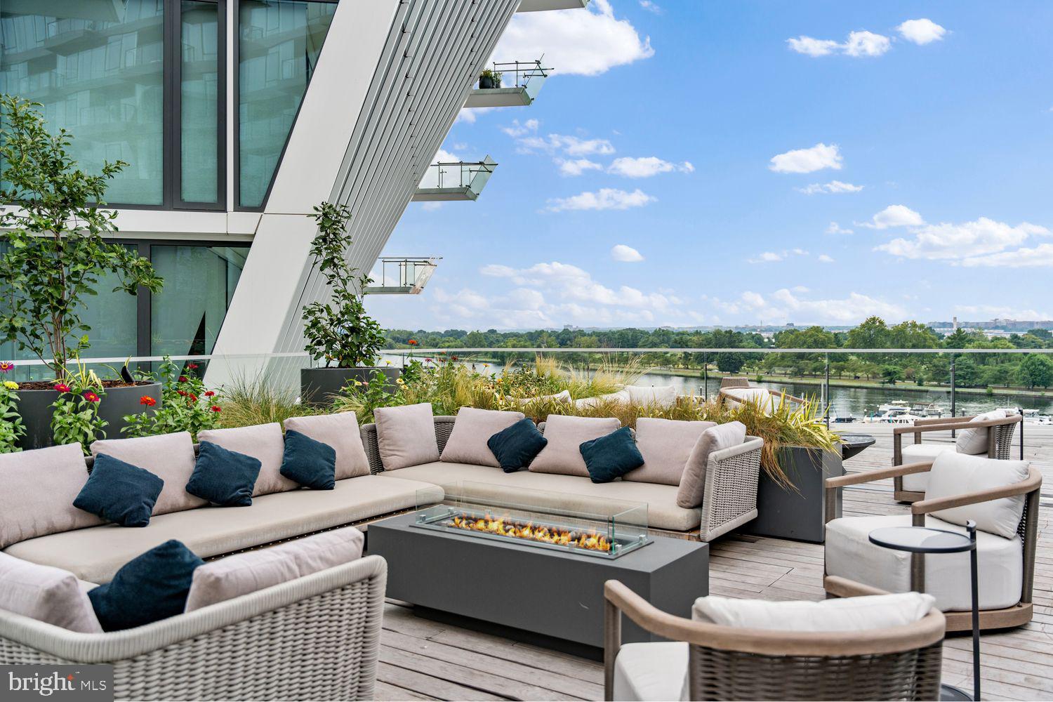 SOUTHWEST WATERFRONT - Residential