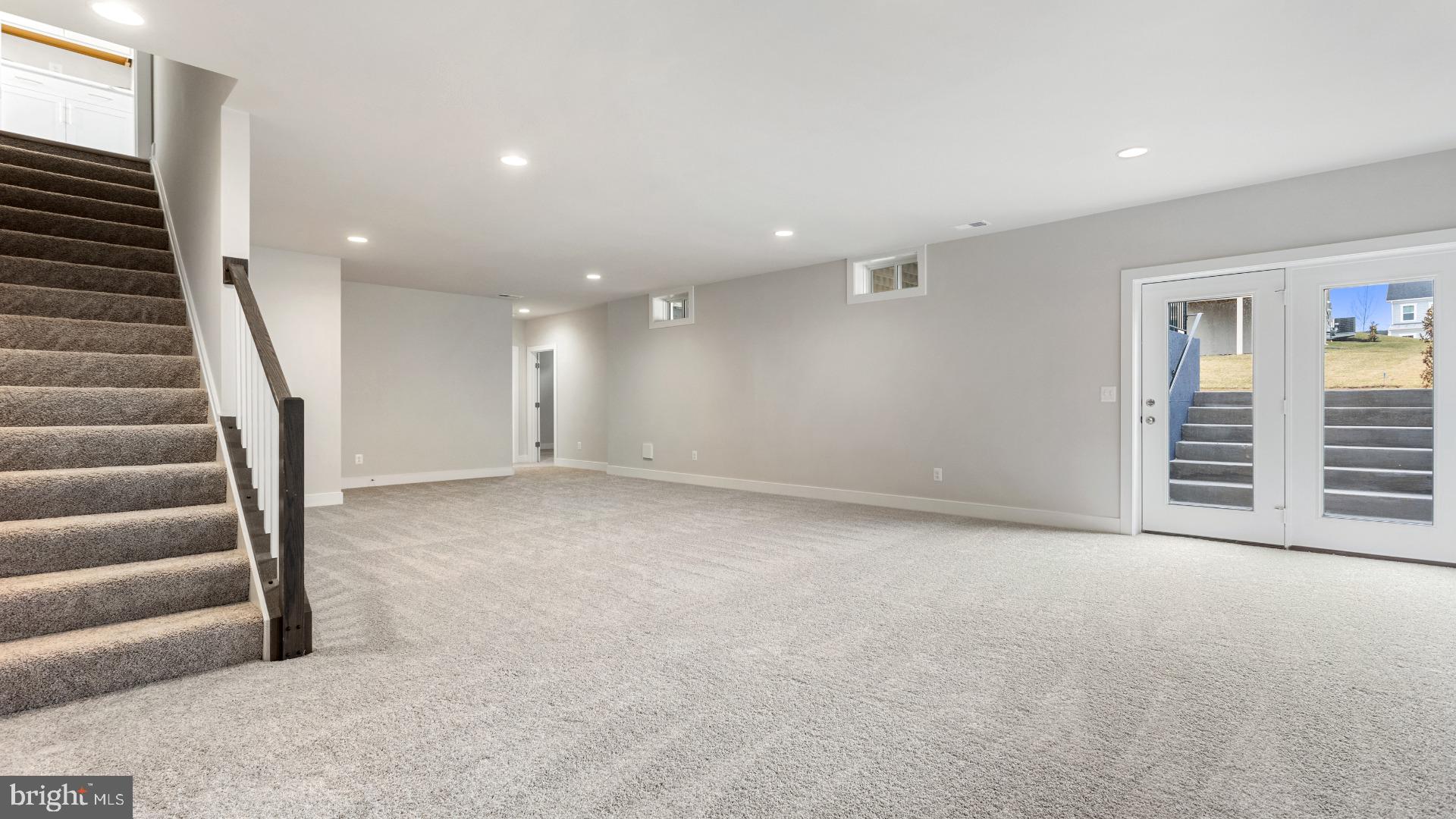 SOUTH LAKE - Residential