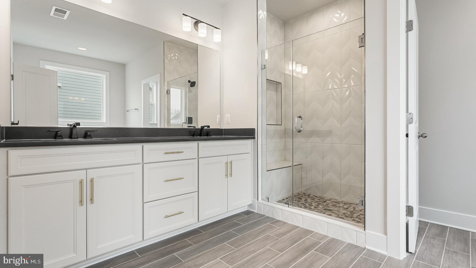 SOUTH LAKE - Residential