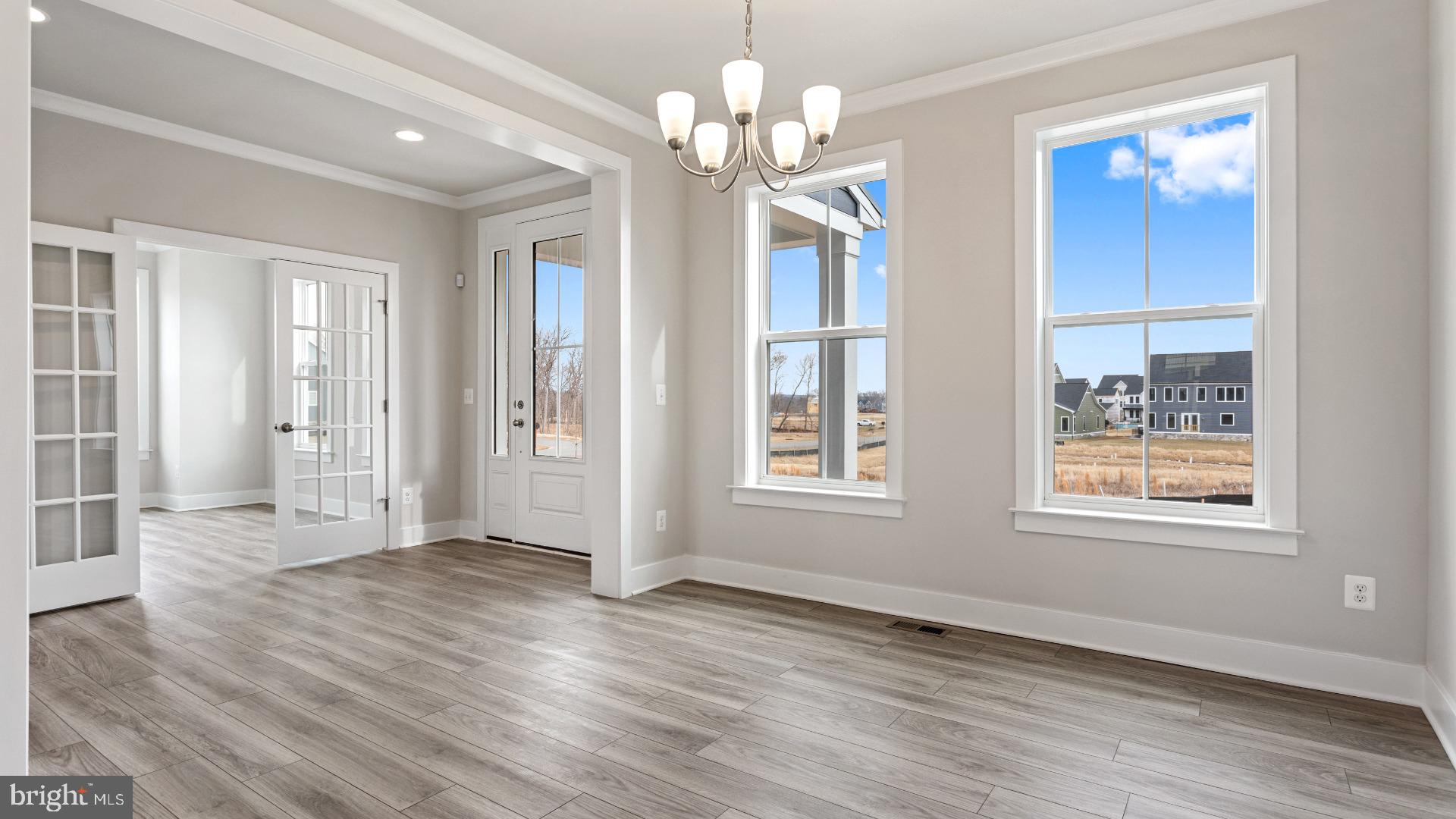 SOUTH LAKE - Residential