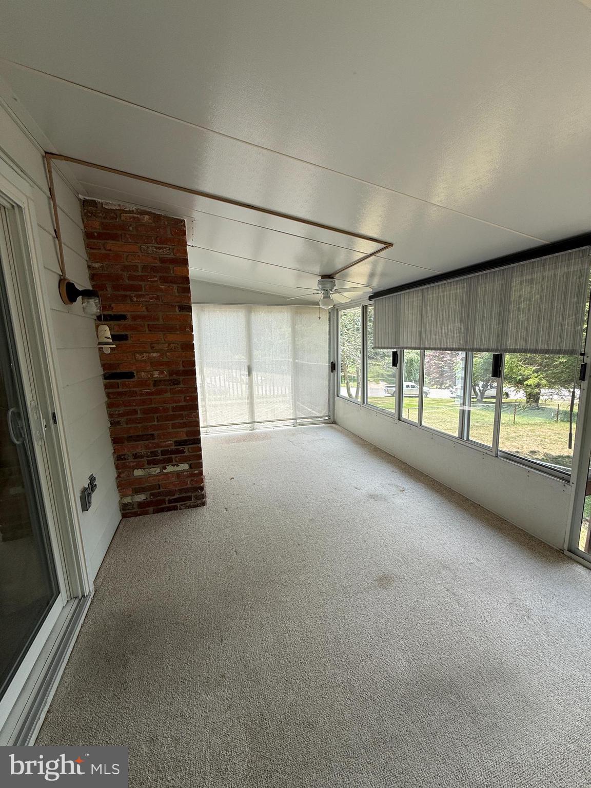 WALNUT LAKE - Residential