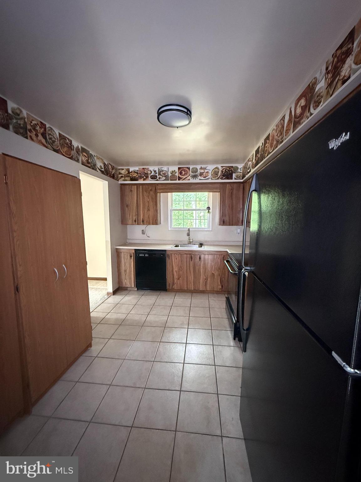 WALNUT LAKE - Residential