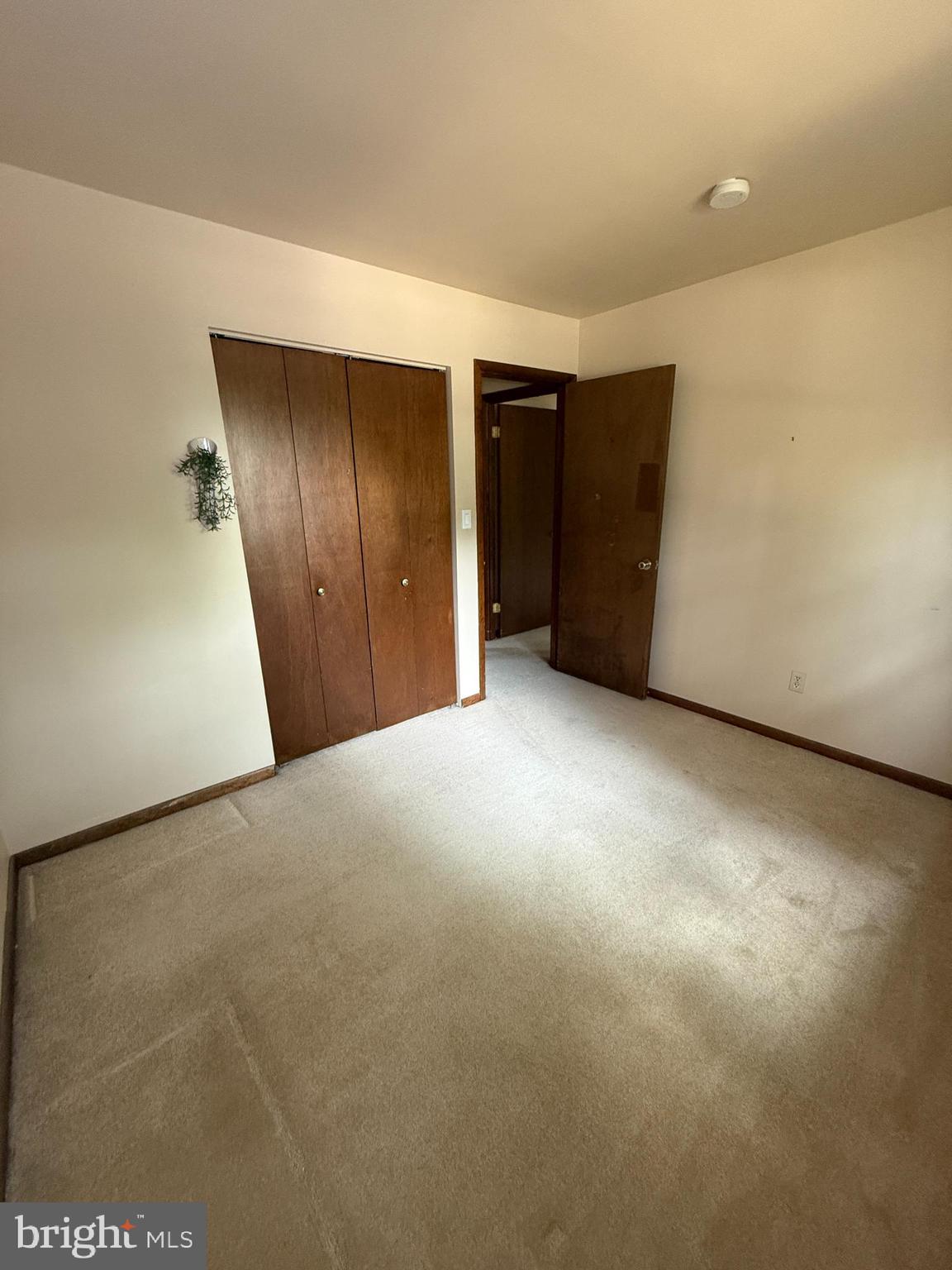 WALNUT LAKE - Residential