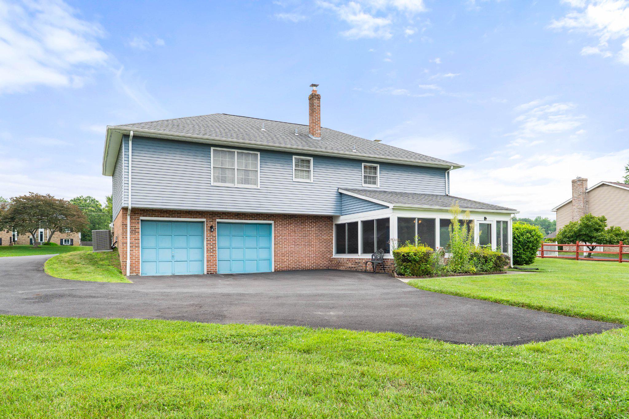 CARAVEL WOODS - Residential