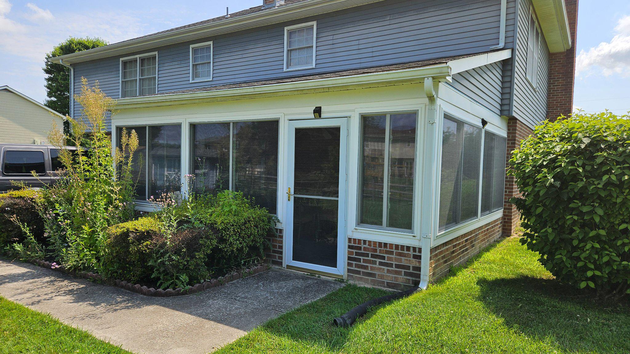 CARAVEL WOODS - Residential