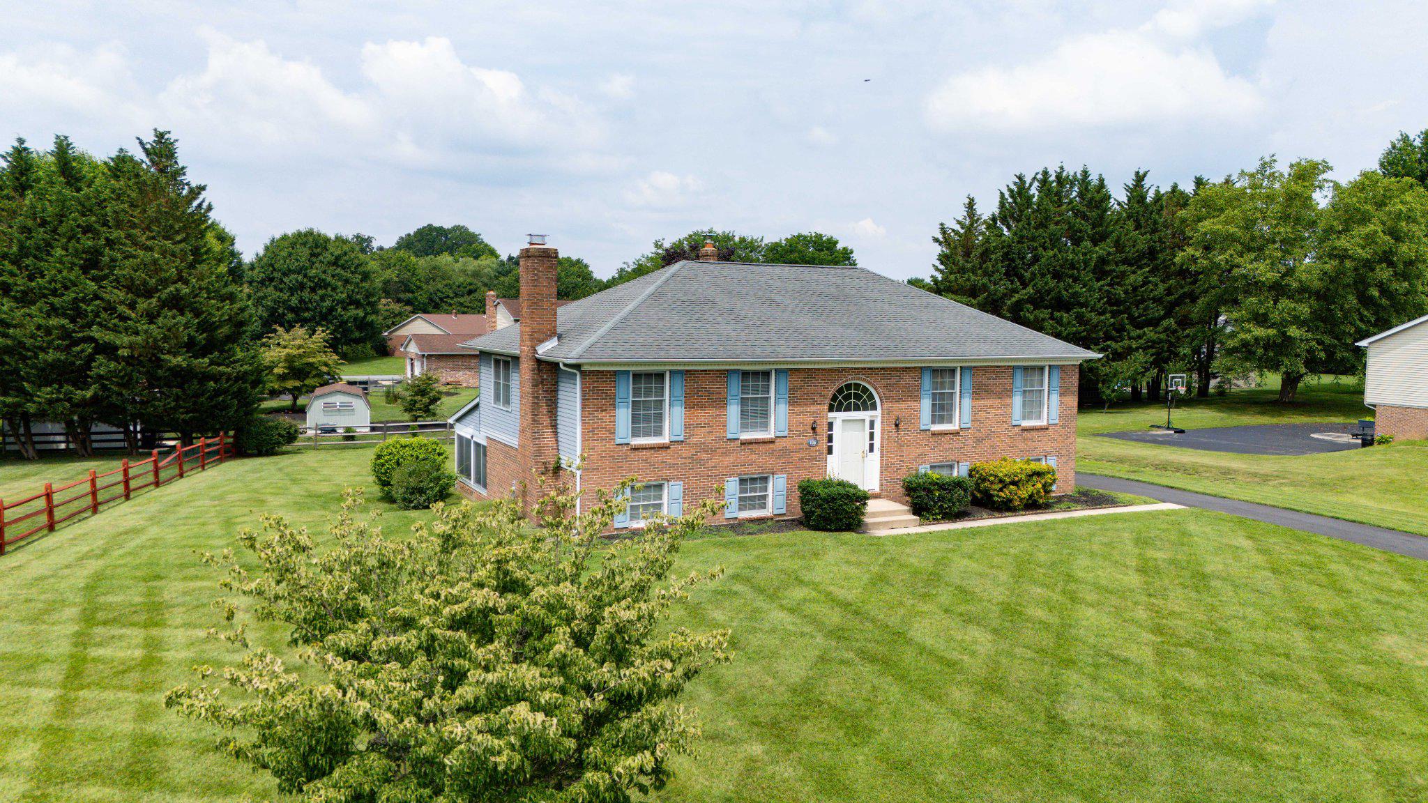 CARAVEL WOODS - Residential