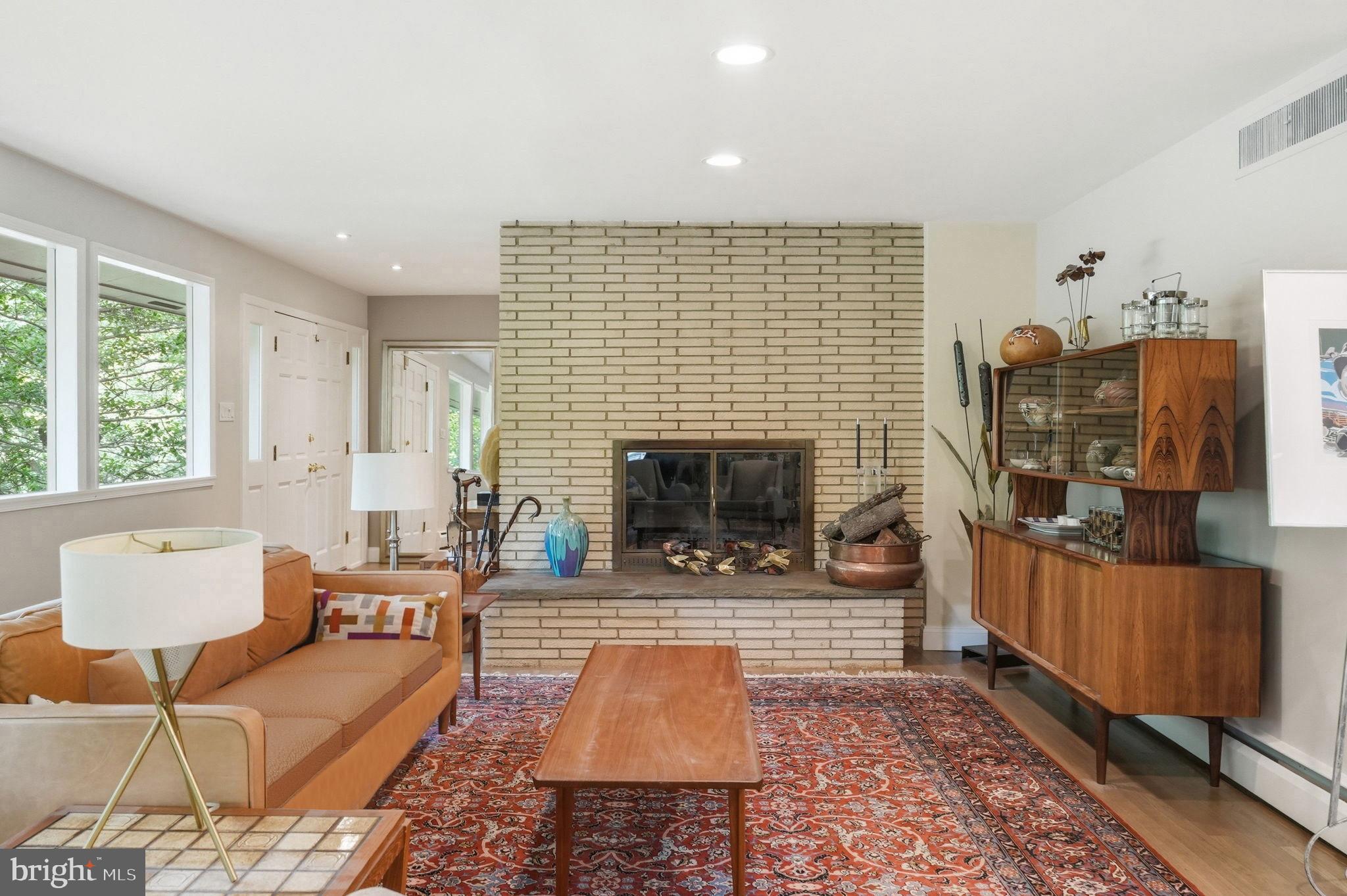 POTOMAC OUTSIDE - Residential