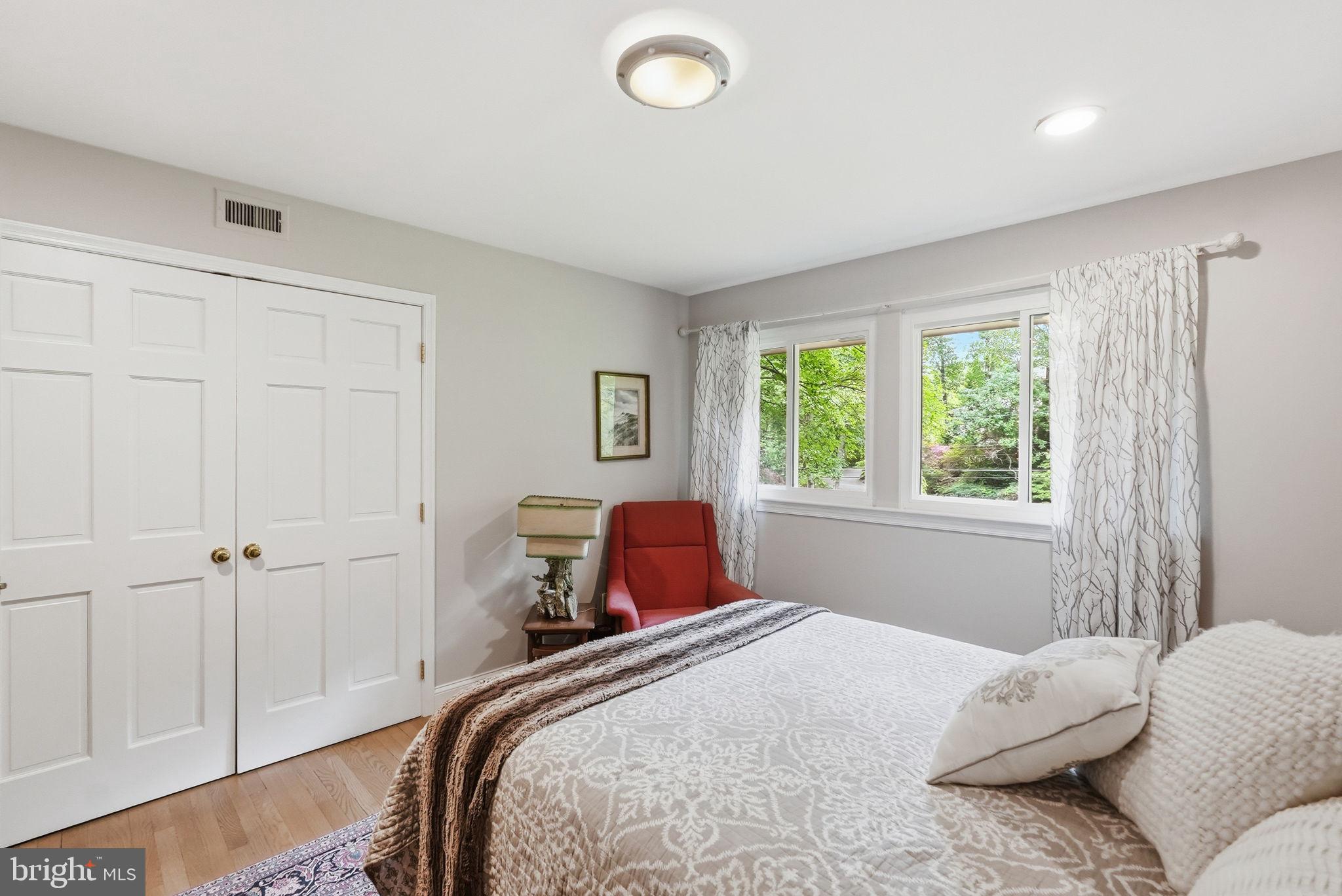 POTOMAC OUTSIDE - Residential