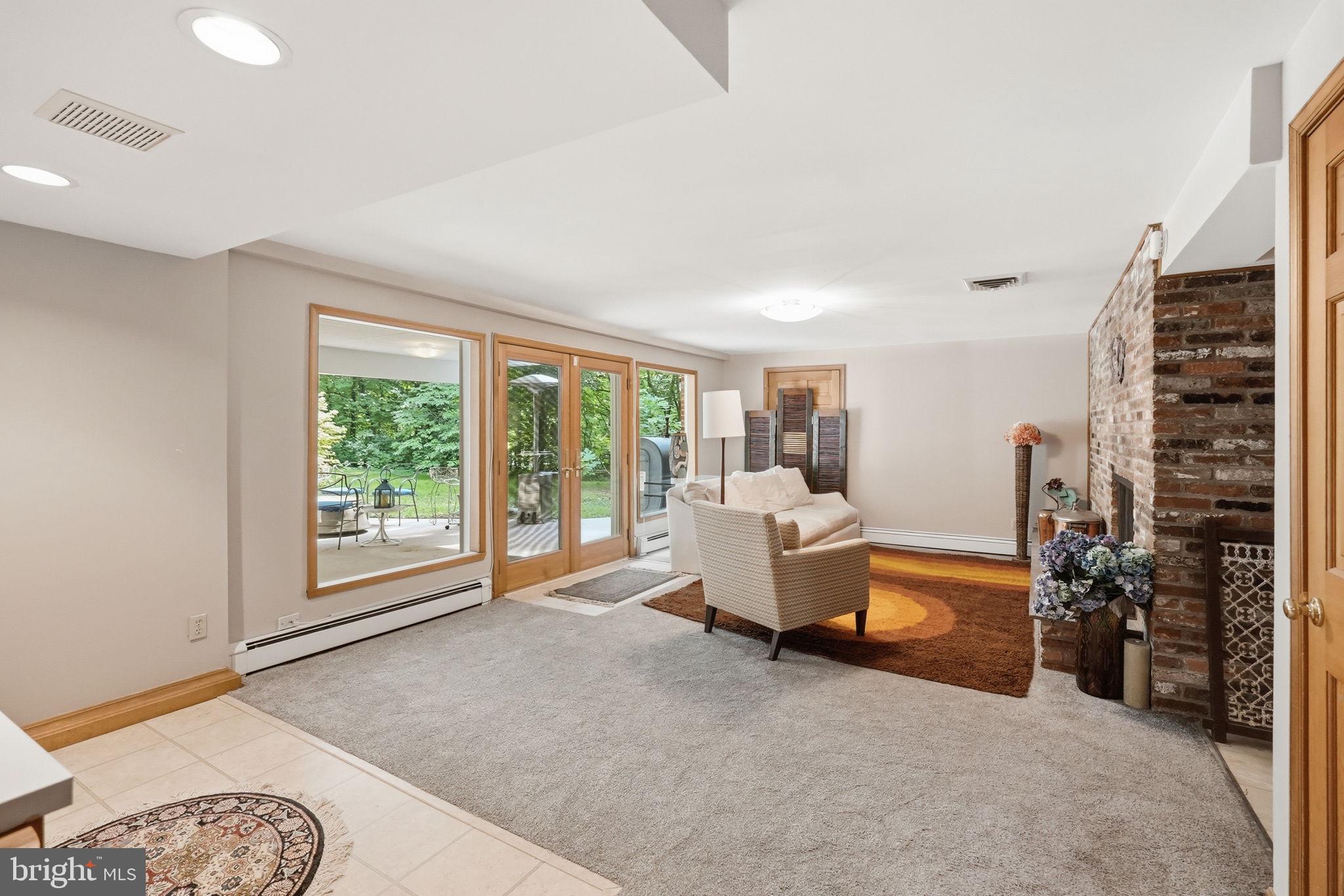 POTOMAC OUTSIDE - Residential