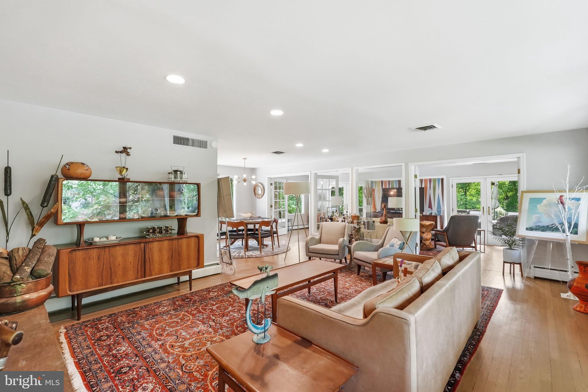 POTOMAC OUTSIDE - Residential