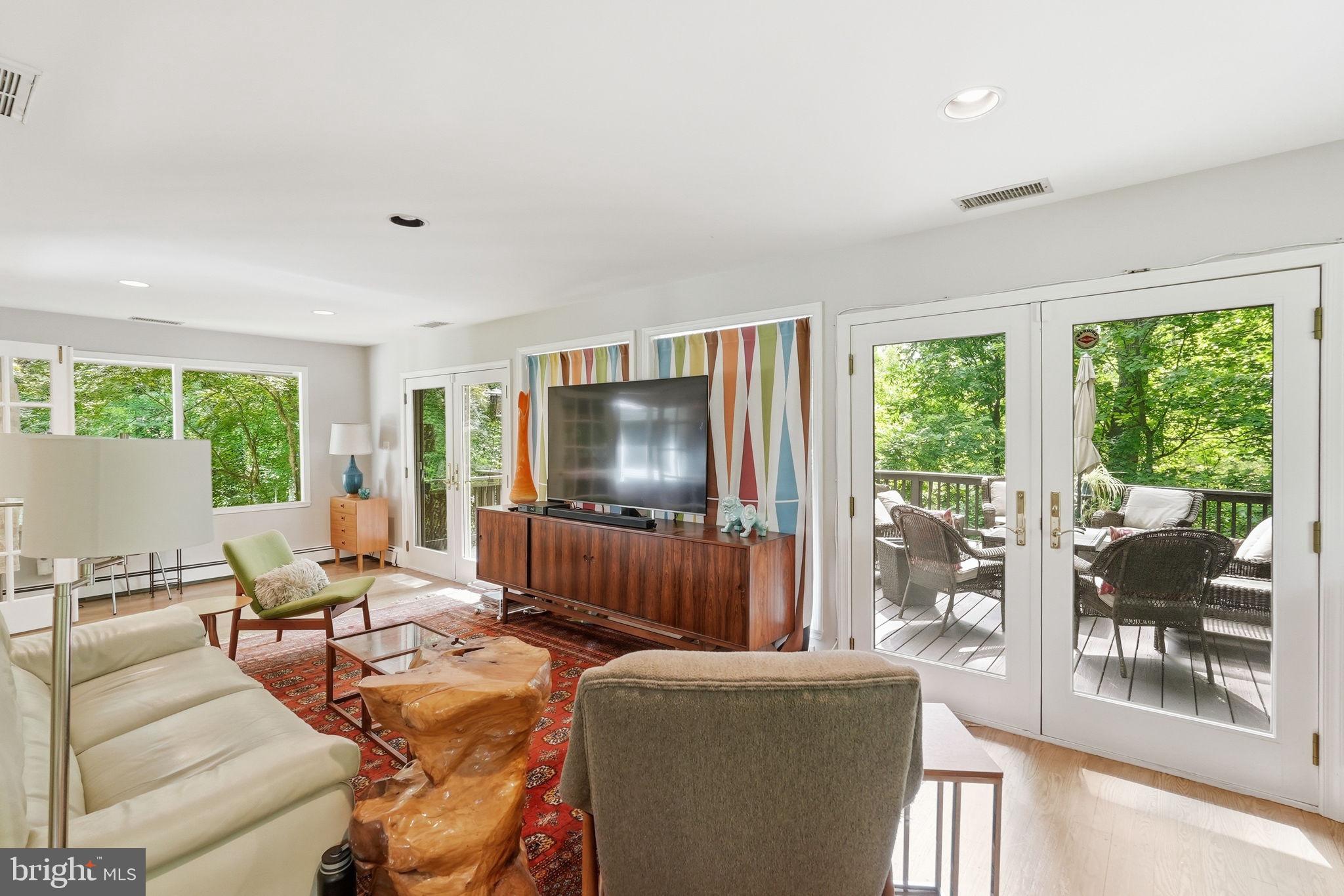 POTOMAC OUTSIDE - Residential