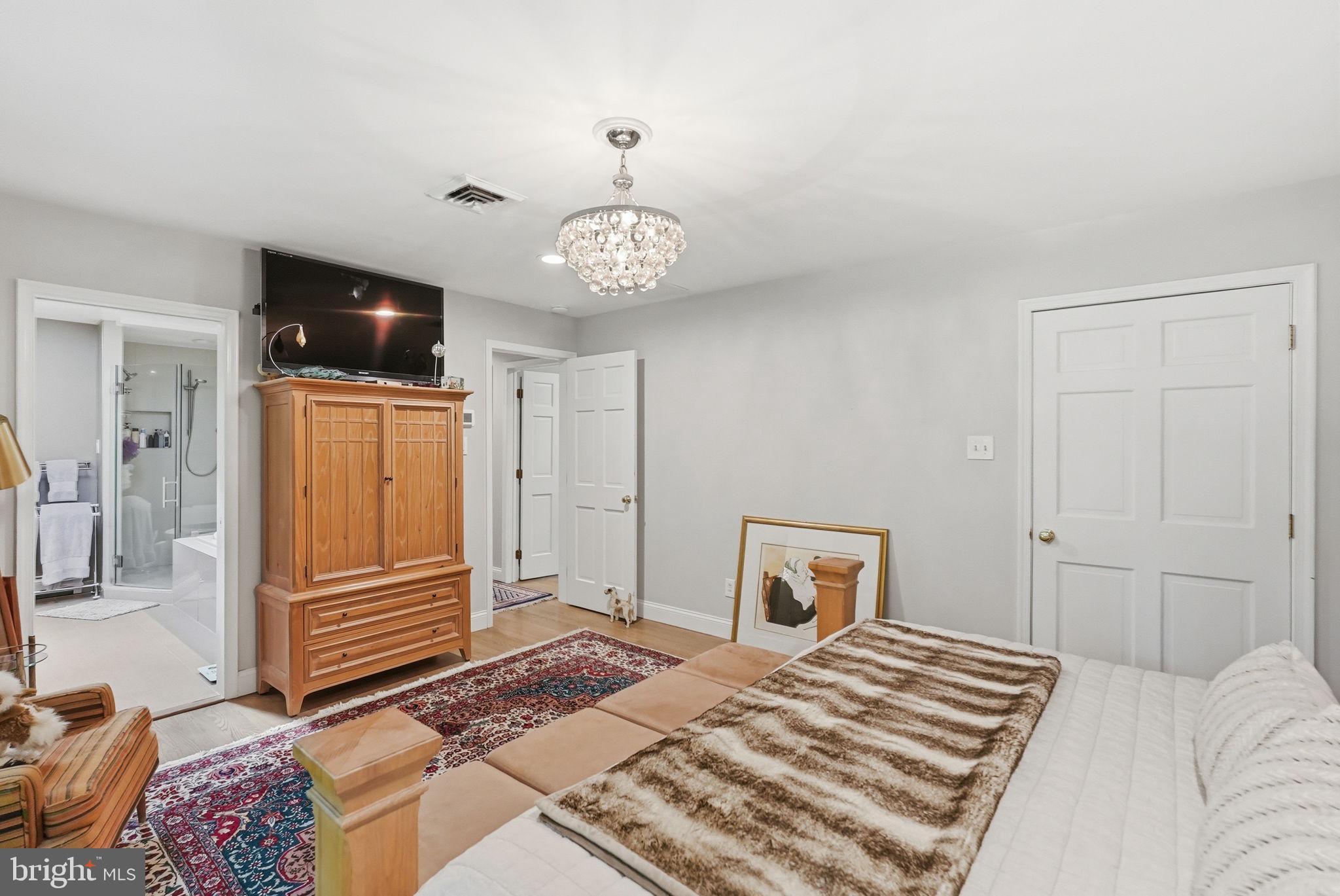 POTOMAC OUTSIDE - Residential
