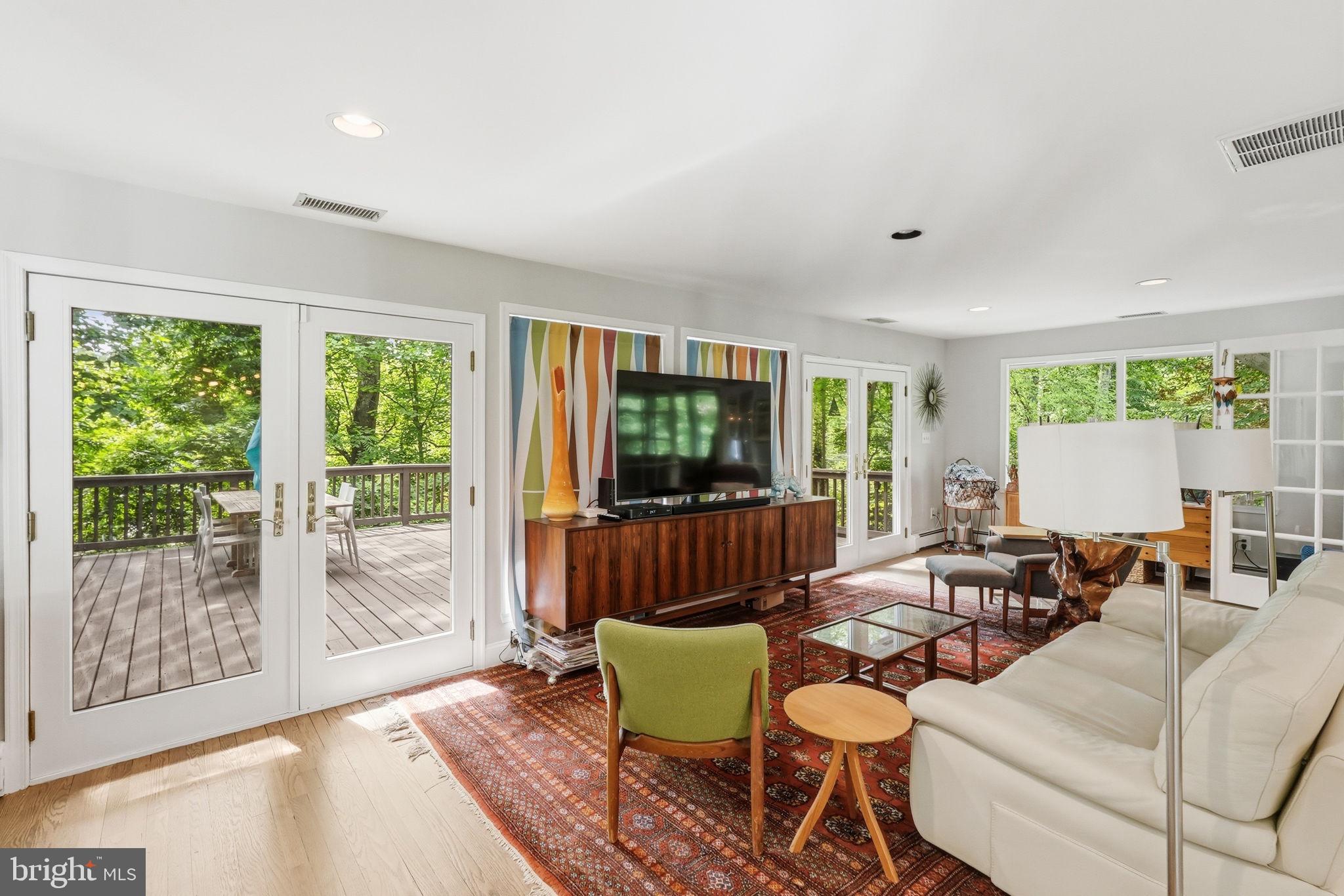 POTOMAC OUTSIDE - Residential