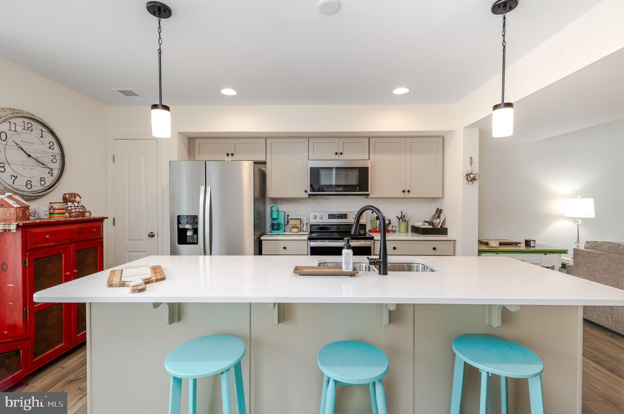 WHISPERING PINES - Residential