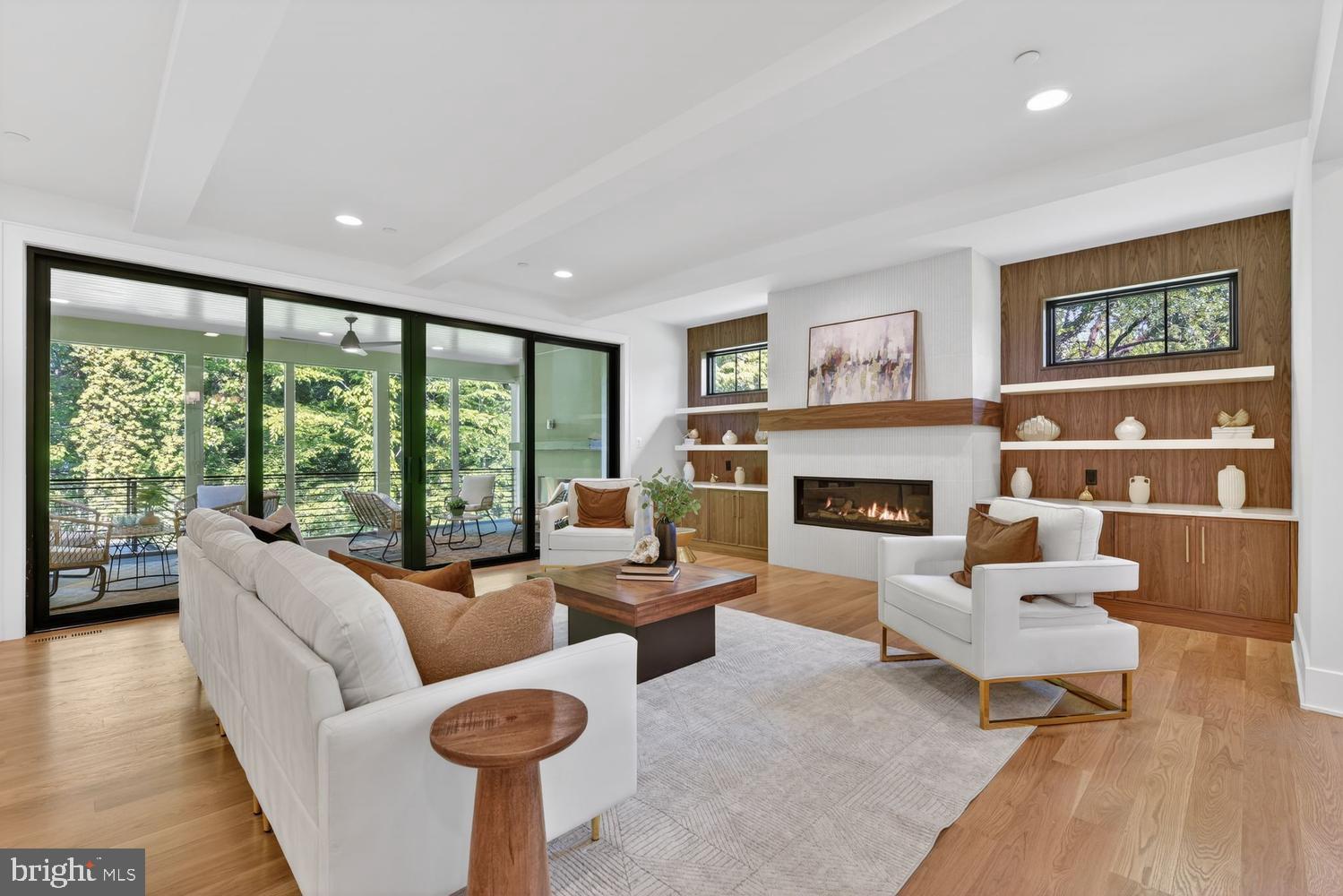 MARY KNOLLS - Residential