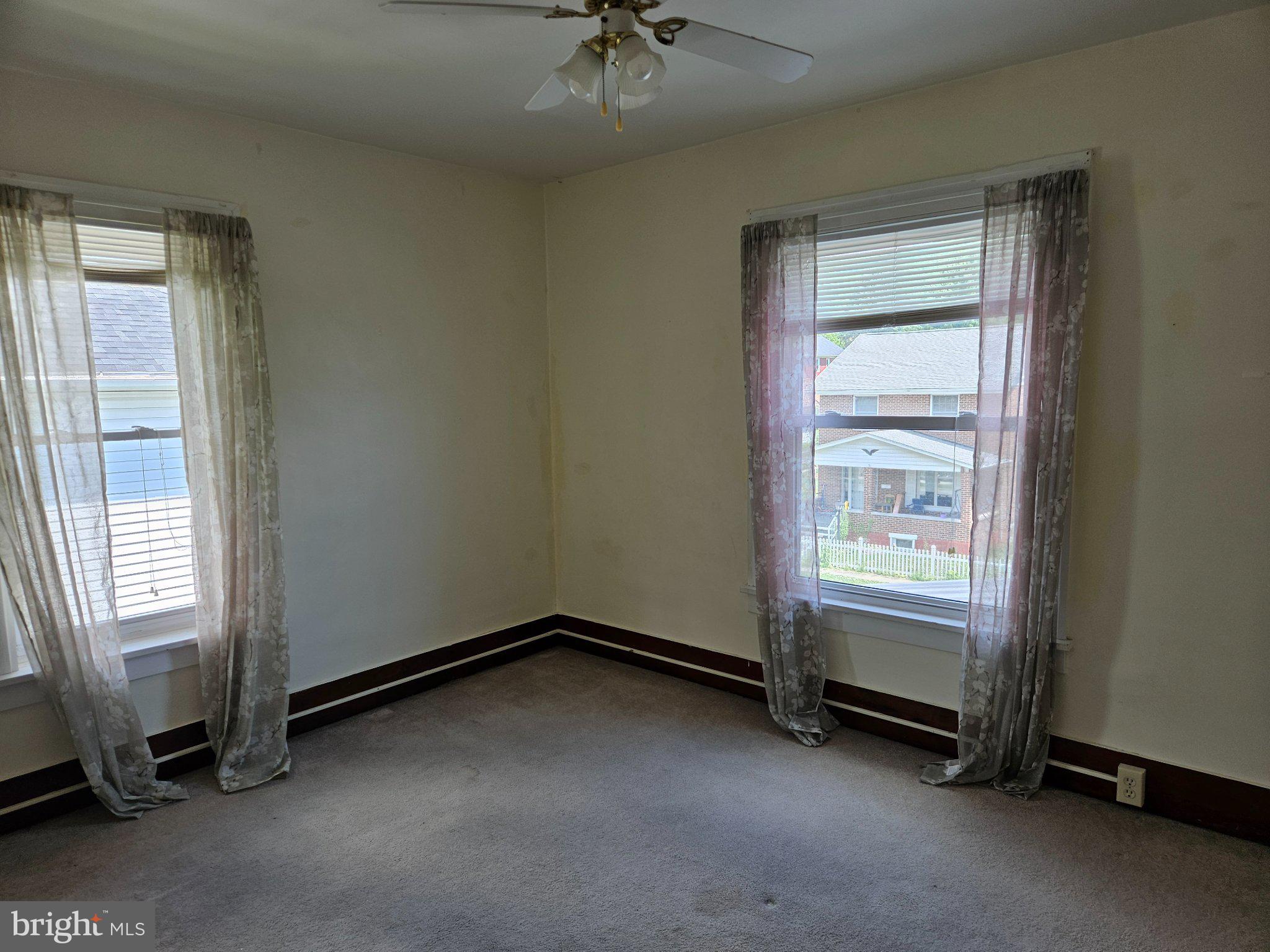 EAST END - Residential