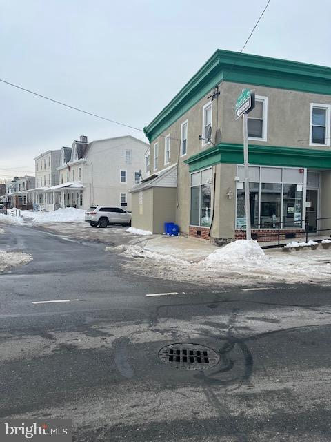ROXBOROUGH - Commercial Sale